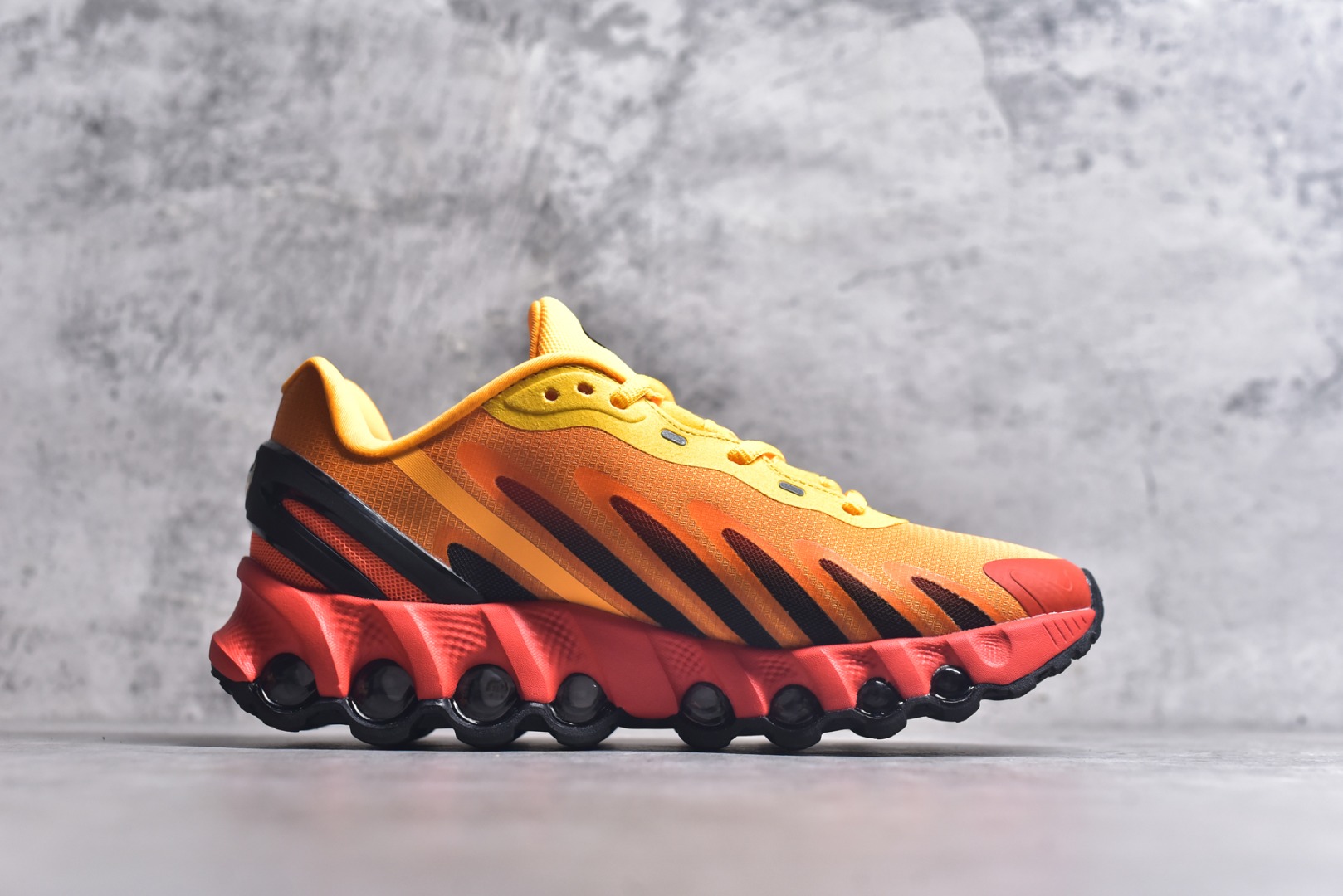 图片[3]-#Nike Air Max Dn8 舒适减震防滑耐磨低帮跑步鞋 男女同款 Nike 旗下 Air Max 家族正式迎来最新成员 Air Max DN8，此鞋款旨在透过 Dynamic Air 技术提升全天穿着体验，当中首次采用了全掌 Dynamic Air 系统，内置两组 Air 气垫，并透过八条互相连通的气管形成持续的气压循环，让每一步都更具弹性与灵活度。 货号：FQ7860-800 尺码：36 37.5 38 39 40 41 42 43 44 45-选品中心