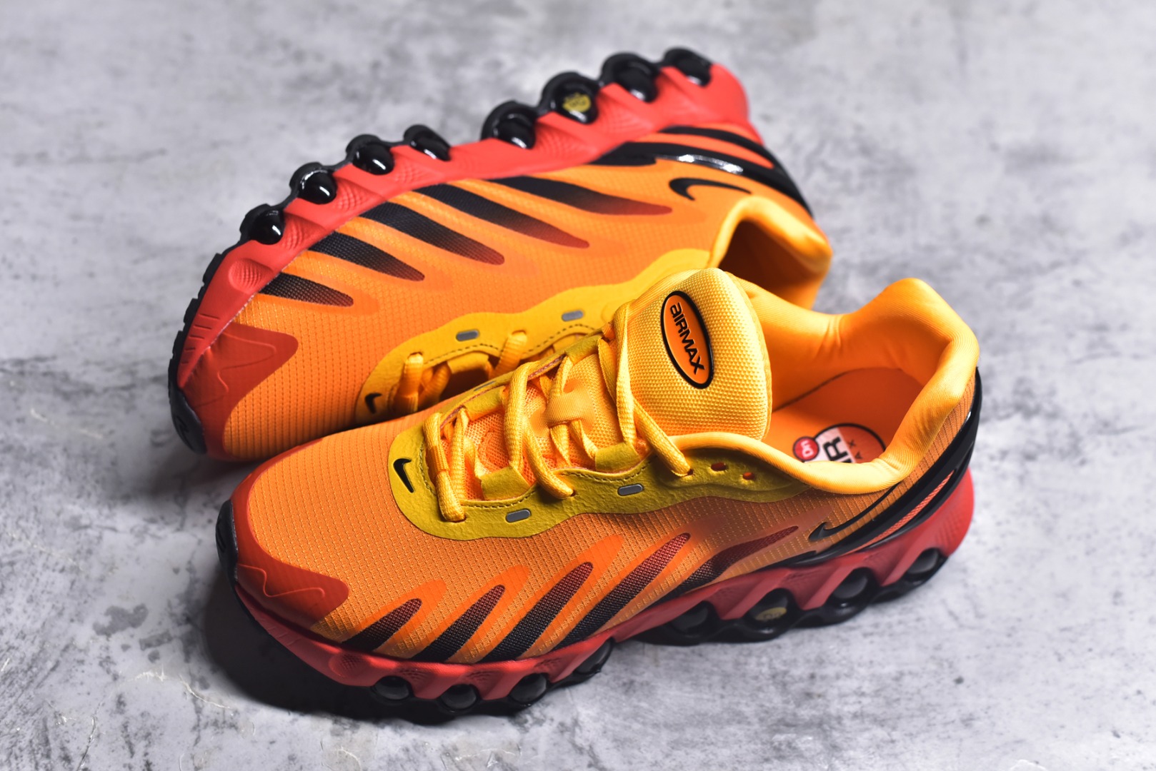 图片[7]-#Nike Air Max Dn8 舒适减震防滑耐磨低帮跑步鞋 男女同款 Nike 旗下 Air Max 家族正式迎来最新成员 Air Max DN8，此鞋款旨在透过 Dynamic Air 技术提升全天穿着体验，当中首次采用了全掌 Dynamic Air 系统，内置两组 Air 气垫，并透过八条互相连通的气管形成持续的气压循环，让每一步都更具弹性与灵活度。 货号：FQ7860-800 尺码：36 37.5 38 39 40 41 42 43 44 45-选品中心