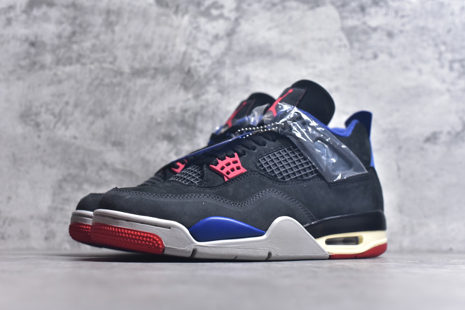 图片[2]-#Air Jordan AJ4 Rare Air Laser 稀有空气 黑蓝红 FV5029-003 圈内最强四代 独家外贸特供尺码含 45.5 49.5 50.5 耗时半年巨作 全套原纸板楦头开发 原厂特供皮料加持 确保原汁原味 完美呈现四代版型 一比一鞋头弧度高度鞋身弧度 数据细节工艺流程均保持原鞋一致 原厂TPU网格鞋带扣 正确内里网布 菱角分明不变形无多余毛边 柔软性质感一致于原鞋 市场唯一原厂鞋扣模具 背面可见隐藏注塑口 原厂织唛标 原厂飞人电绣工艺 尾指中部跳三针 独家绑鞋带手法 印刷中底布 四线拉帮 米色美纹纸贴合固定 进口港宝加持 后跟自然饱满 全鞋荧光划线卡点 追求极致完美 每一双都是工艺品 多重QC质检 超越公司货的品控标准 实实在在的免检产品 尺码：40 40.5 41 42 42.5 43 44 44.5 45 45.5 46 47.5 48.5-选品中心