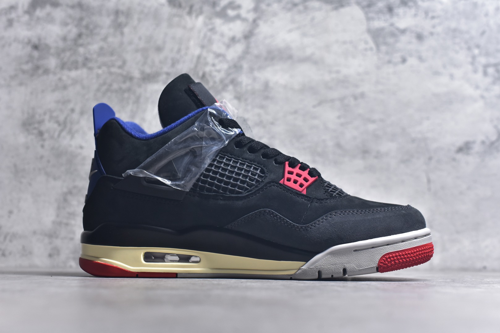 图片[3]-#Air Jordan AJ4 Rare Air Laser 稀有空气 黑蓝红 FV5029-003 圈内最强四代 独家外贸特供尺码含 45.5 49.5 50.5 耗时半年巨作 全套原纸板楦头开发 原厂特供皮料加持 确保原汁原味 完美呈现四代版型 一比一鞋头弧度高度鞋身弧度 数据细节工艺流程均保持原鞋一致 原厂TPU网格鞋带扣 正确内里网布 菱角分明不变形无多余毛边 柔软性质感一致于原鞋 市场唯一原厂鞋扣模具 背面可见隐藏注塑口 原厂织唛标 原厂飞人电绣工艺 尾指中部跳三针 独家绑鞋带手法 印刷中底布 四线拉帮 米色美纹纸贴合固定 进口港宝加持 后跟自然饱满 全鞋荧光划线卡点 追求极致完美 每一双都是工艺品 多重QC质检 超越公司货的品控标准 实实在在的免检产品 尺码：40 40.5 41 42 42.5 43 44 44.5 45 45.5 46 47.5 48.5-选品中心