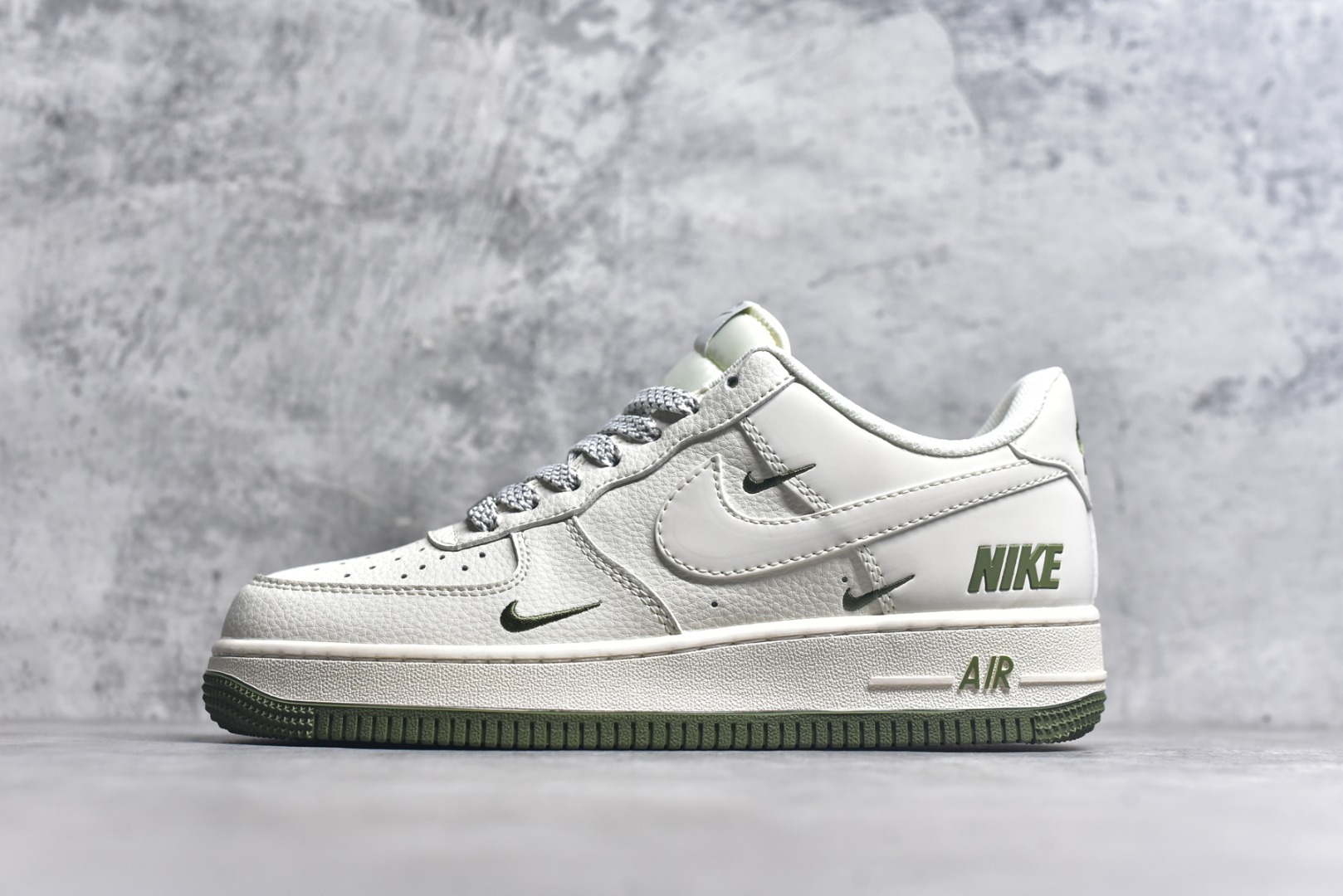 #Nike Air Force 1\’07 Low 耐克联名 绿小三勾 空军一号低帮休闲板鞋 XX3168-182 #原楦头原纸板 原装鞋盒 定制五金配件 内置全掌气垫 原厂鞋底 尺码：36 36.5 37.5 38 38.5 39 40 40.5 41 42 42.5 43 44 44.5 45 9.D4-选品中心