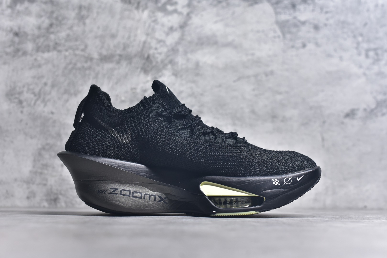 图片[3]-#Nike Air Zoom Alphafly NEXT% 3 阿尔法 马拉松 3.0 减震马拉松跑步鞋 首次通过一体式鞋底 替代了后跟和前足分离的设计 让双脚落地过渡更顺畅稳定 全掌 ZoomX泡绵拥有轻盈充沛的缓震弹性 确保在长距离奔跑中 充分发挥厚底跑鞋的回弹优势 鞋带边缘分布锯齿 不易松脱 更牢靠 且对鞋带孔进行了重新设计 减轻点位压迫 货号： HV6350 001 尺码： 36-46-选品中心