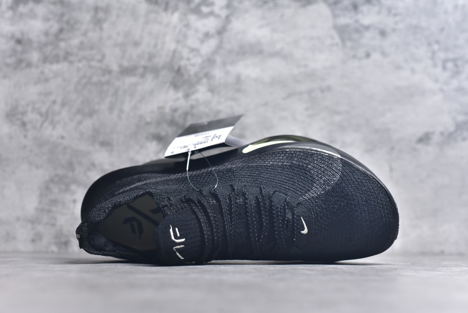图片[4]-#Nike Air Zoom Alphafly NEXT% 3 阿尔法 马拉松 3.0 减震马拉松跑步鞋 首次通过一体式鞋底 替代了后跟和前足分离的设计 让双脚落地过渡更顺畅稳定 全掌 ZoomX泡绵拥有轻盈充沛的缓震弹性 确保在长距离奔跑中 充分发挥厚底跑鞋的回弹优势 鞋带边缘分布锯齿 不易松脱 更牢靠 且对鞋带孔进行了重新设计 减轻点位压迫 货号： HV6350 001 尺码： 36-46-选品中心