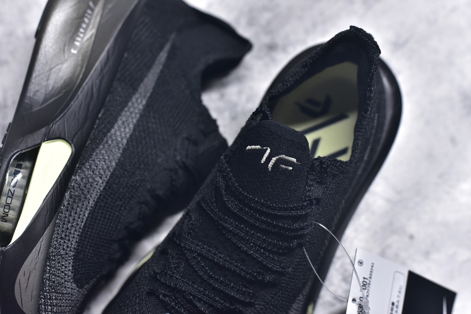 图片[9]-#Nike Air Zoom Alphafly NEXT% 3 阿尔法 马拉松 3.0 减震马拉松跑步鞋 首次通过一体式鞋底 替代了后跟和前足分离的设计 让双脚落地过渡更顺畅稳定 全掌 ZoomX泡绵拥有轻盈充沛的缓震弹性 确保在长距离奔跑中 充分发挥厚底跑鞋的回弹优势 鞋带边缘分布锯齿 不易松脱 更牢靠 且对鞋带孔进行了重新设计 减轻点位压迫 货号： HV6350 001 尺码： 36-46-选品中心