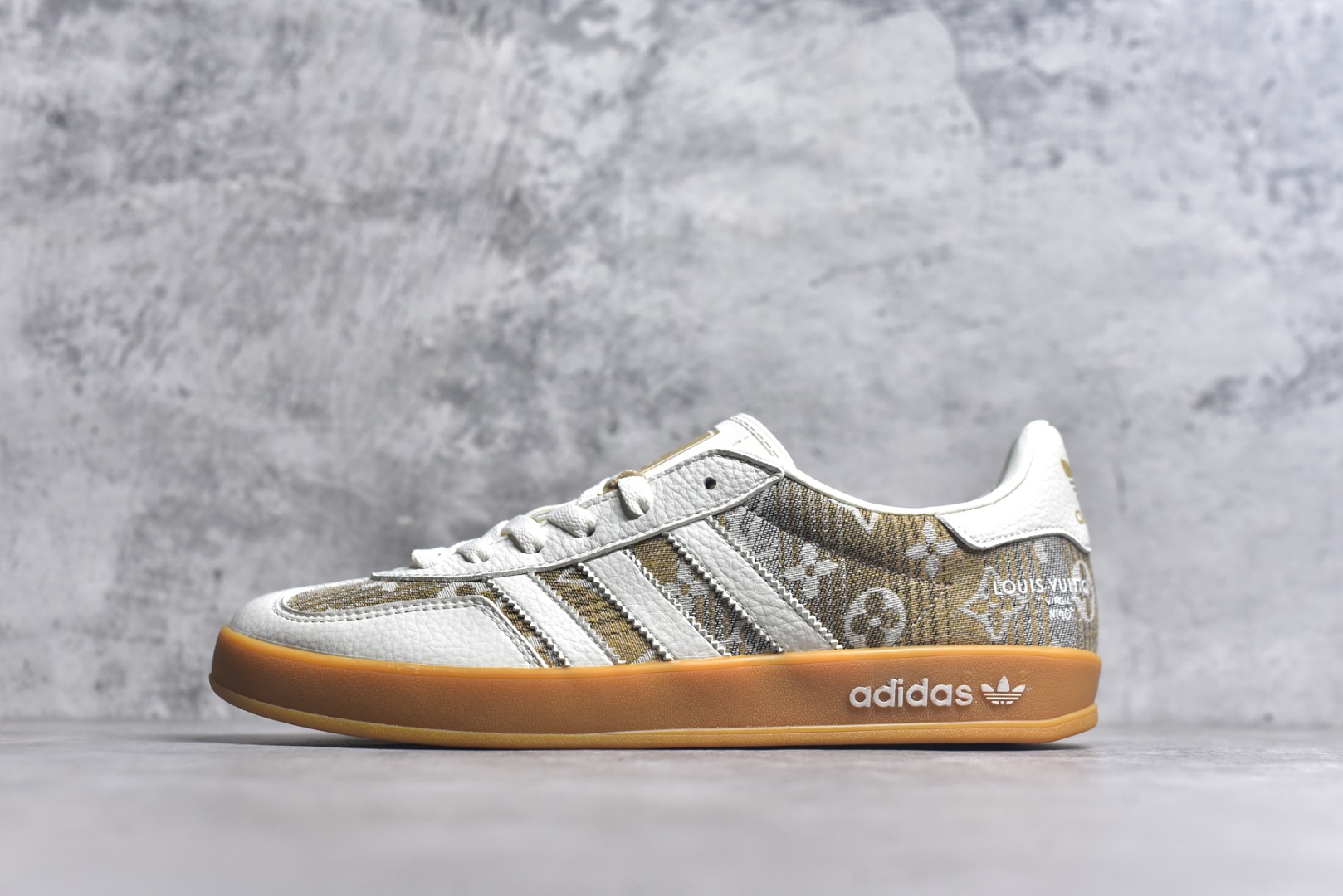 #Ad Originals Samba OG SC9207 729 35三叶草桑巴德训定制鞋 尺码：36 36.5 37.5 38 38.5 39 40 40.5 41 42 42.5 43 44 44.5 45-选品中心