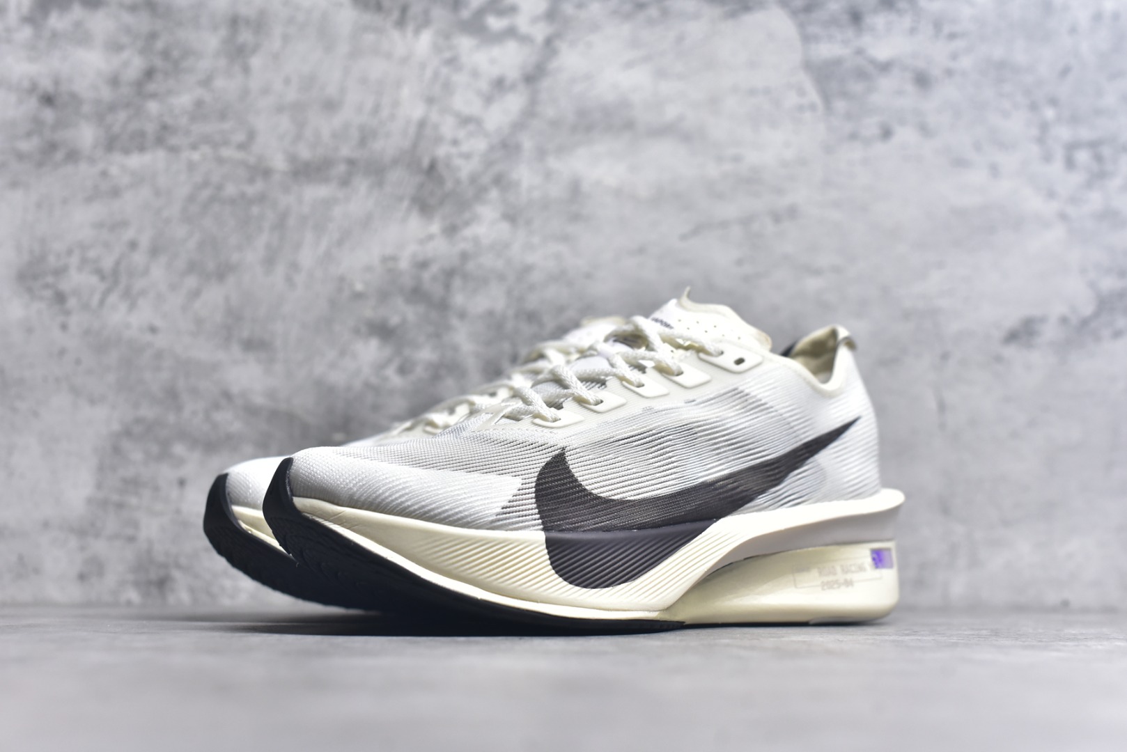 图片[2]-#Nike ZoomX Vaporfly NEXT% 4 马拉松系列公路竞速超轻缓震跑步鞋 HV6107 100 #鞋款轻盈，同时保持出色性能表现。此鞋款质感轻盈，无论是日常畅跑还是马拉松，皆可轻松驾驭。尺码：39-45-选品中心
