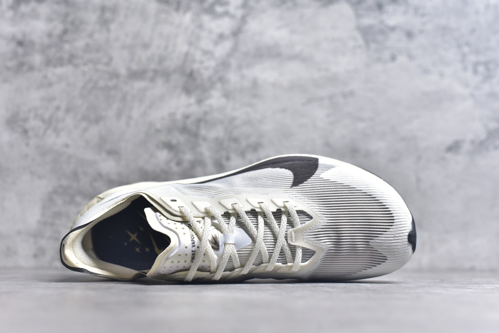 图片[4]-#Nike ZoomX Vaporfly NEXT% 4 马拉松系列公路竞速超轻缓震跑步鞋 HV6107 100 #鞋款轻盈，同时保持出色性能表现。此鞋款质感轻盈，无论是日常畅跑还是马拉松，皆可轻松驾驭。尺码：39-45-选品中心