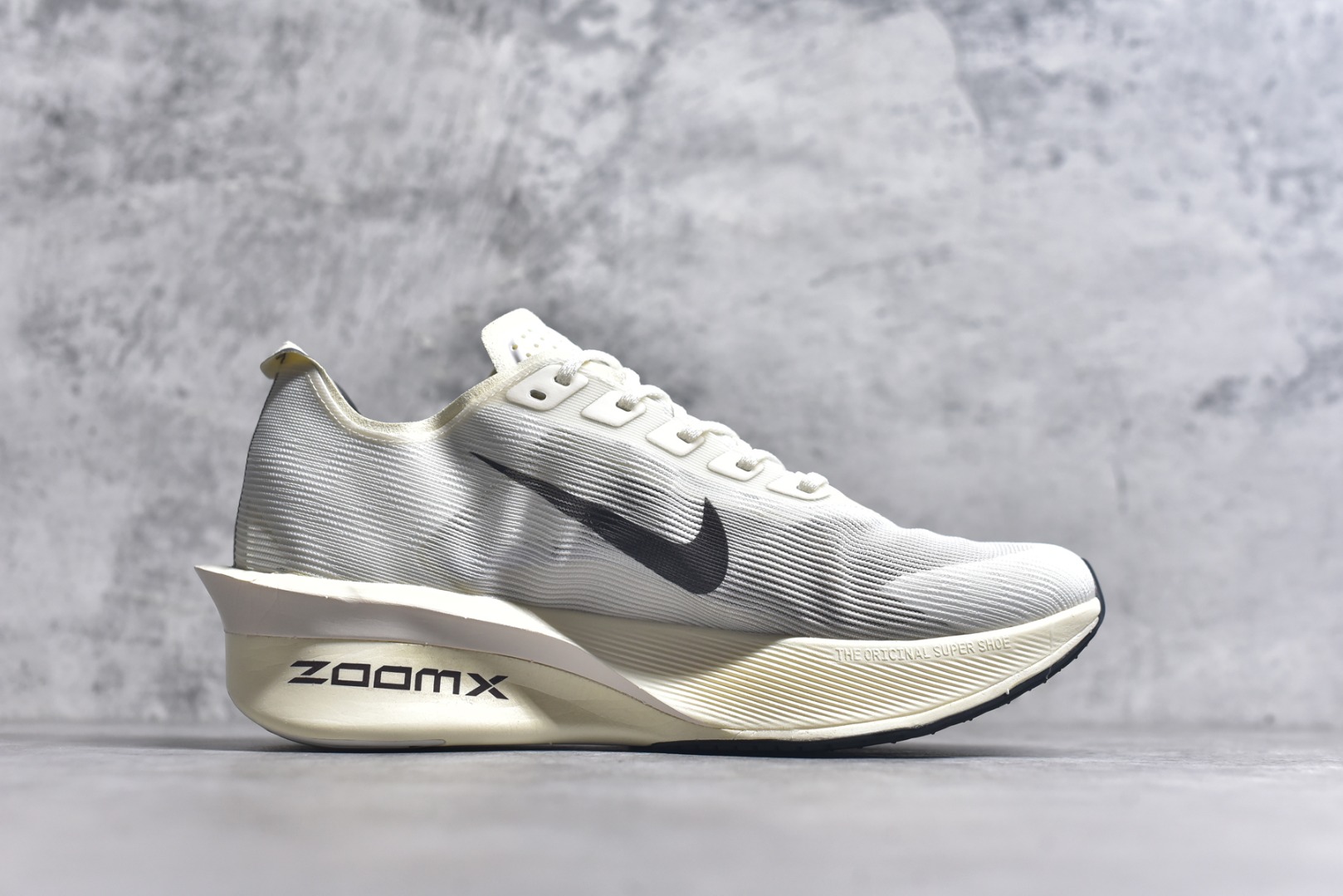图片[3]-#Nike ZoomX Vaporfly NEXT% 4 马拉松系列公路竞速超轻缓震跑步鞋 HV6107 100 #鞋款轻盈，同时保持出色性能表现。此鞋款质感轻盈，无论是日常畅跑还是马拉松，皆可轻松驾驭。尺码：39-45-选品中心