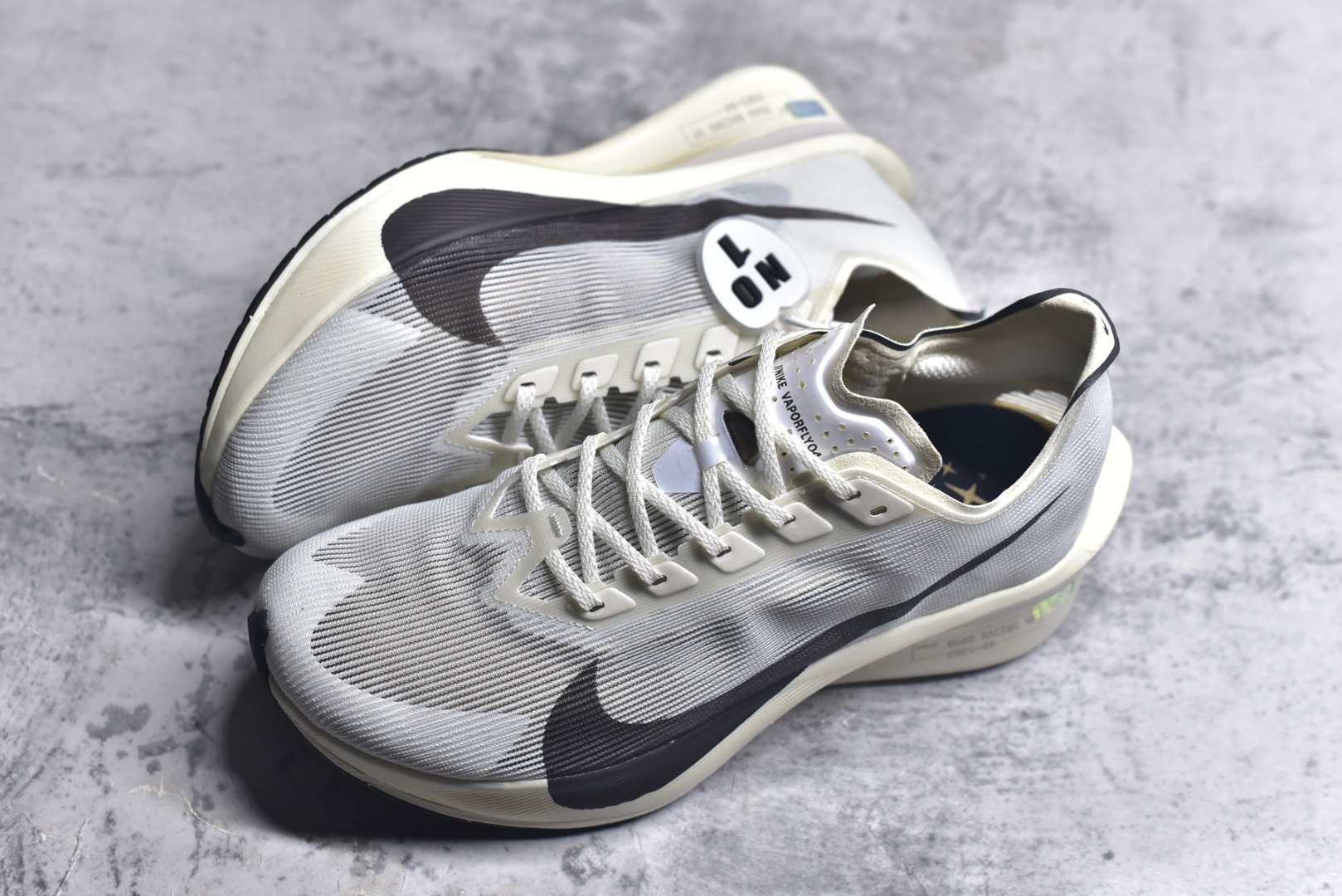 图片[7]-#Nike ZoomX Vaporfly NEXT% 4 马拉松系列公路竞速超轻缓震跑步鞋 HV6107 100 #鞋款轻盈，同时保持出色性能表现。此鞋款质感轻盈，无论是日常畅跑还是马拉松，皆可轻松驾驭。尺码：39-45-选品中心