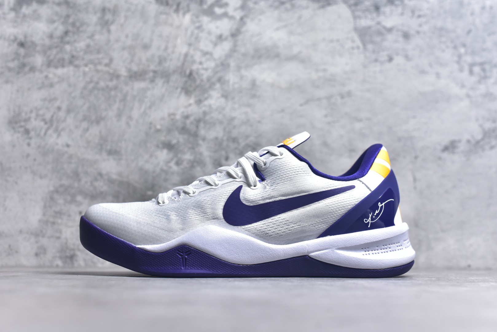 #NK Zoom Kobe Ⅷ System 科比8代复刻实战运动低帮文化篮球鞋 湖人白紫 HF7485-001 React科技鞋垫加持 实战配置直接拉满 原楦纸板开发 鞋身流线型、后跟塑形 区分土肥圆 原厂针织鞋面一针一线匹配原版 全身鞋材卡料色独家定制 唯一万针立体刺绣SWOOSH 真实底模最大48.5 实战利器 专供海外市场 尺码：40 40.5 41 42 42.5 43 44 44.5 45 46 47.5 48.5 （脚宽、脚胖 建议买大半码）-选品中心