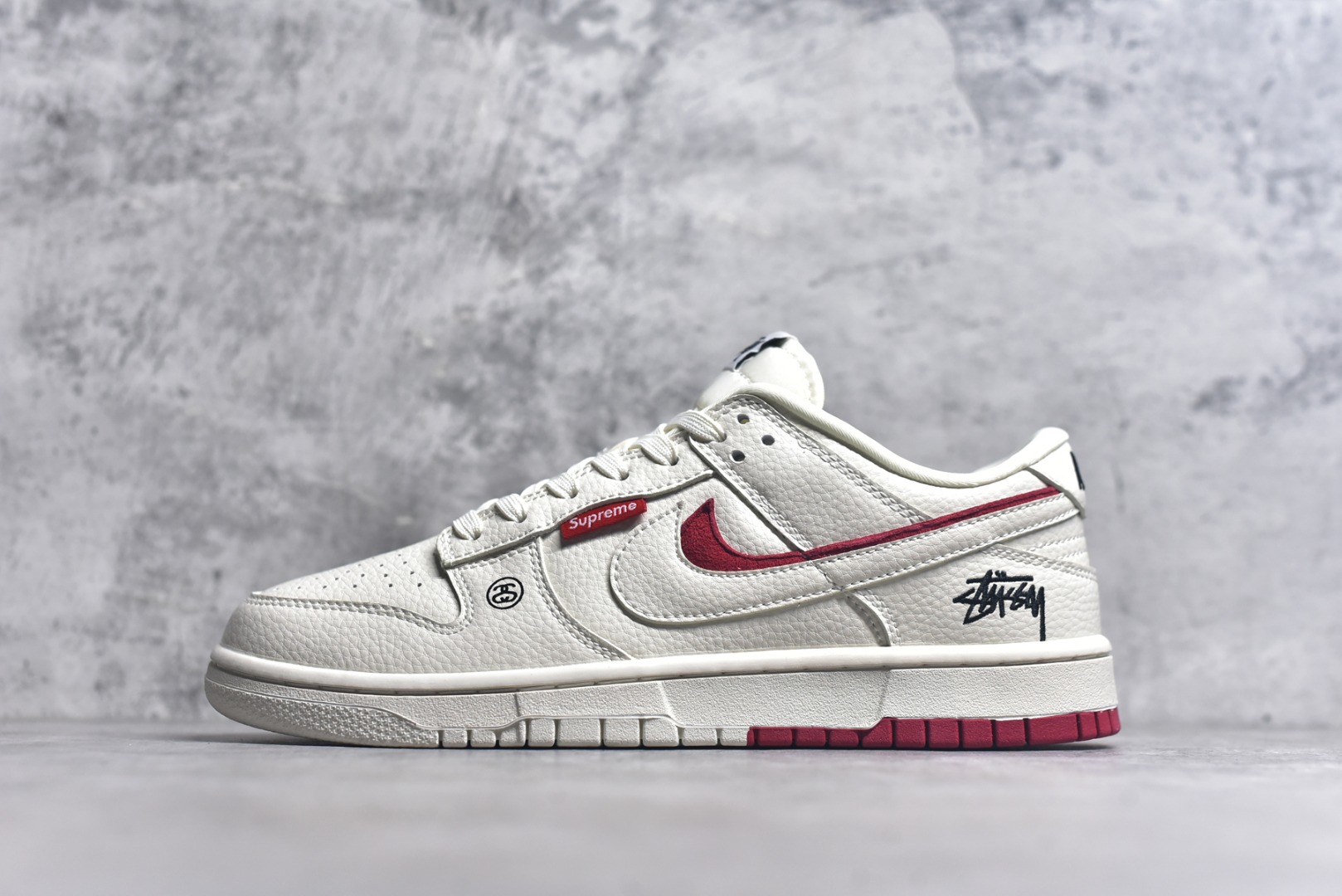 #Nike SB Dunk Low 联名 白红双勾 周年高端定制 低帮休闲板鞋 LW1818-119 #定制鞋盒 大厂纯原品质出货 超高清洁度 皮料切割干净无任何毛边 细节完美 尺码：36 36.5 37.5 38 38.5 39 40 40.5 41 42 42.5 43 44 44.5 45 9.E5-选品中心