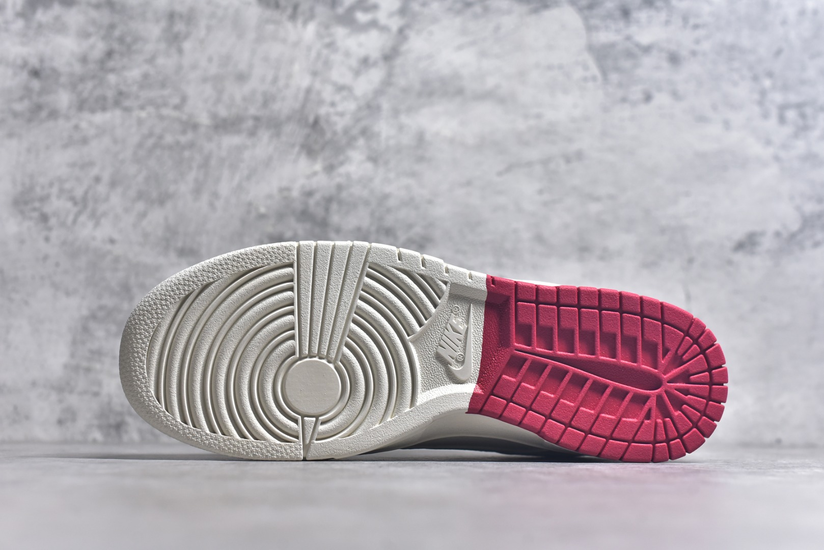 图片[6]-#Nike SB Dunk Low 联名 白红双勾 周年高端定制 低帮休闲板鞋 LW1818-119 #定制鞋盒 大厂纯原品质出货 超高清洁度 皮料切割干净无任何毛边 细节完美 尺码：36 36.5 37.5 38 38.5 39 40 40.5 41 42 42.5 43 44 44.5 45 9.E5-选品中心
