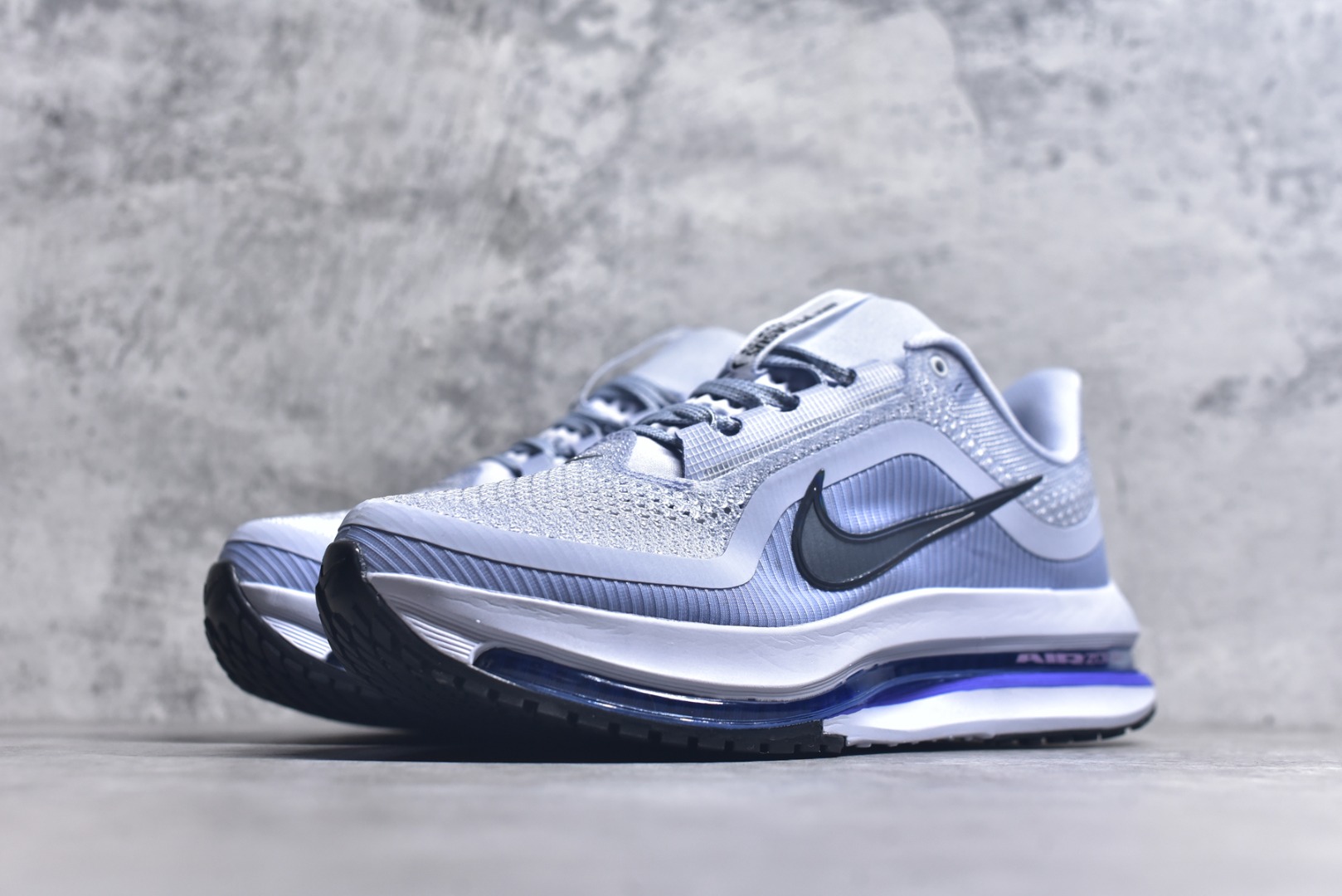 图片[2]-#Nike Air Zoom Pegasus Premium 耐克网面全掌气垫缓震跑鞋 HQ2592-004#全掌可见的Air Zoom首次在Pegasus系列中出现，模仿了Vaporfly的碳板曲线，增强了跑步时的流畅过渡。 尺码：35.5 36 36.5 37.5 38 38.5 39 40 40.5 41 42 42.5 43 44 44.5 45 46-选品中心