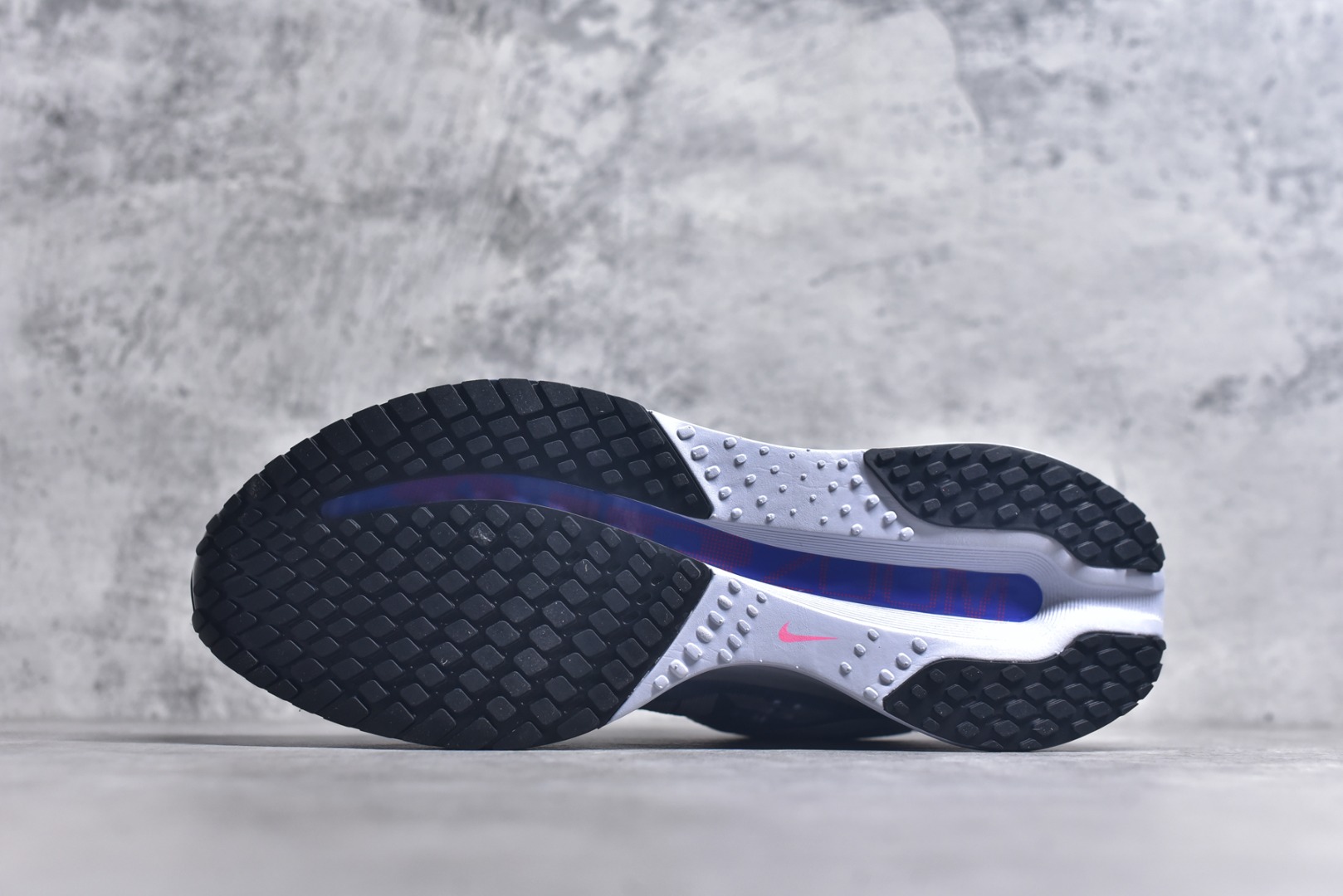 图片[6]-#Nike Air Zoom Pegasus Premium 耐克网面全掌气垫缓震跑鞋 HQ2592-004#全掌可见的Air Zoom首次在Pegasus系列中出现，模仿了Vaporfly的碳板曲线，增强了跑步时的流畅过渡。 尺码：35.5 36 36.5 37.5 38 38.5 39 40 40.5 41 42 42.5 43 44 44.5 45 46-选品中心