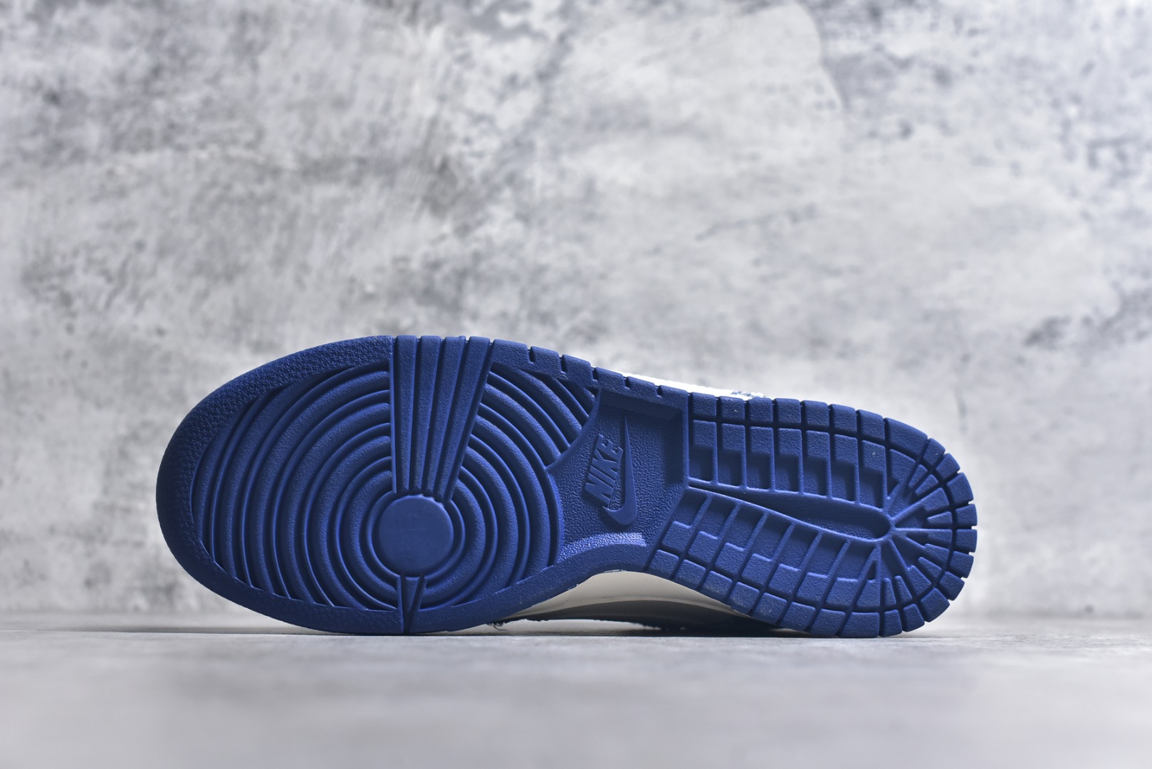 图片[6]-#Nike SB Dunk Low 联名 LV牛仔印花 周年高端定制 低帮休闲板鞋 FC1688-234 #夜光效果 定制鞋盒 大厂纯原品质出货 超高清洁度 皮料切割干净无任何毛边 细节完美 尺码：36 36.5 37.5 38 38.5 39 40 40.5 41 42 42.5 43 44 44.5 45 9.E5-选品中心