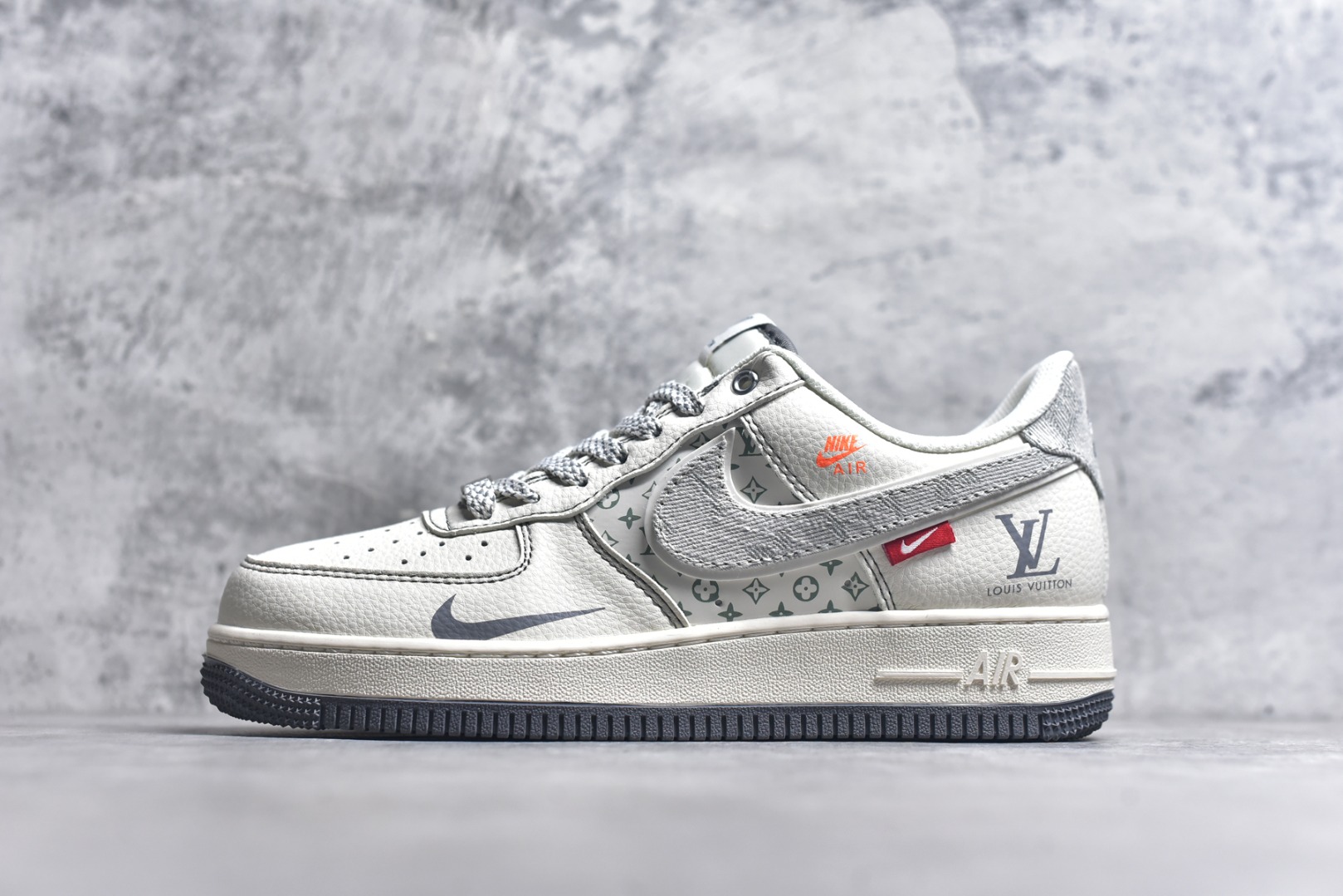 #Nike Air Force 1\’07 Low LV联名 灰布勾灰底 空军一号低帮休闲板鞋 YX5066-346 #原楦头原纸板 原装鞋盒 定制五金配件 内置全掌气垫 原厂鞋底 尺码：36 36.5 37.5 38 38.5 39 40 40.5 41 42 42.5 43 44 44.5 45 9.D4-选品中心