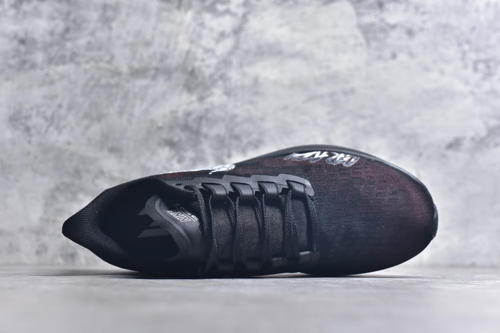 图片[4]-#【定制球鞋]Nike Pegasus 37虐杀原形 手绘潮流 简约 百搭防滑耐磨低帮跑步鞋 《虐杀原形》是一款由Radical Entertainment开发，Activision在2009年6月9日发行的开放式科幻动作冒险游戏 ，灵感来源于同一工作室开发的《绿巨人：终极毁灭》 货号：BQ9647-022 尺码：36 36.5 37.5 38 38.5 39 40 40.5 41 42 42.5 43 44 44.5 45-选品中心