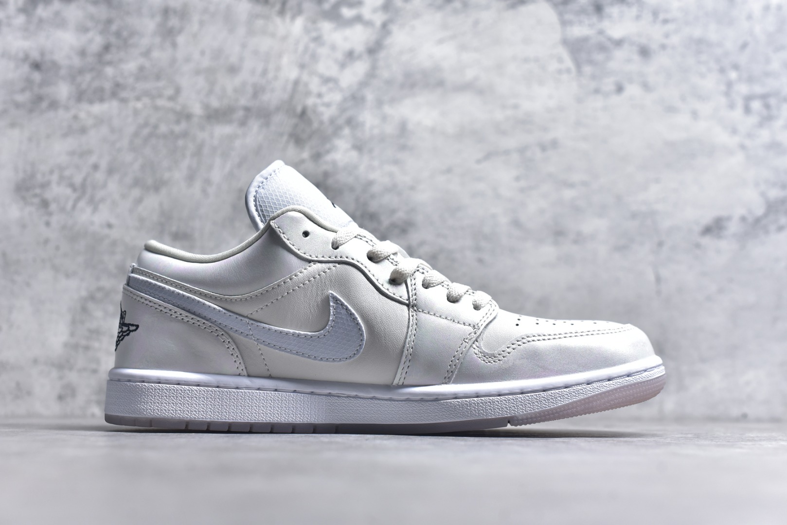 图片[3]-#Air Jordan AJ1 Low 低帮 CNY 蛇年限定 HF4080-001 终端优势供应 市面中低帮最具代表性版本没有之一 口碑大厂出品 品控大底版型不断改良更新 全套原纸板楦头开发 确保原汁原味 完美呈现版型 完美零毛边处理 原厂内置全掌气垫 价格定位良心 平台专用代工流水线出品 一眼公司既视感 拿到手的一瞬间就与众不同 碾压市面所有版本 全部原鞋开发 每一个配色都会采购原鞋确认细节 打破市面看图做货无好货之说 尺码：35.5 36 36.5 37.5 38 38.5 39 40 40.5 41 42 42.5 43 44 44.5 45 46-选品中心