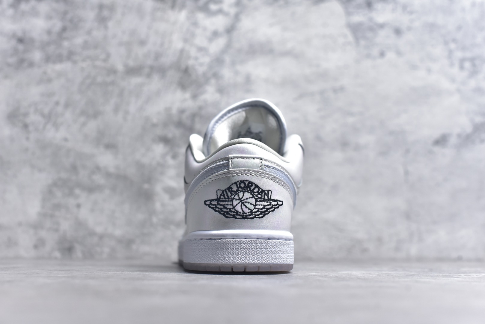 图片[5]-#Air Jordan AJ1 Low 低帮 CNY 蛇年限定 HF4080-001 终端优势供应 市面中低帮最具代表性版本没有之一 口碑大厂出品 品控大底版型不断改良更新 全套原纸板楦头开发 确保原汁原味 完美呈现版型 完美零毛边处理 原厂内置全掌气垫 价格定位良心 平台专用代工流水线出品 一眼公司既视感 拿到手的一瞬间就与众不同 碾压市面所有版本 全部原鞋开发 每一个配色都会采购原鞋确认细节 打破市面看图做货无好货之说 尺码：35.5 36 36.5 37.5 38 38.5 39 40 40.5 41 42 42.5 43 44 44.5 45 46-选品中心