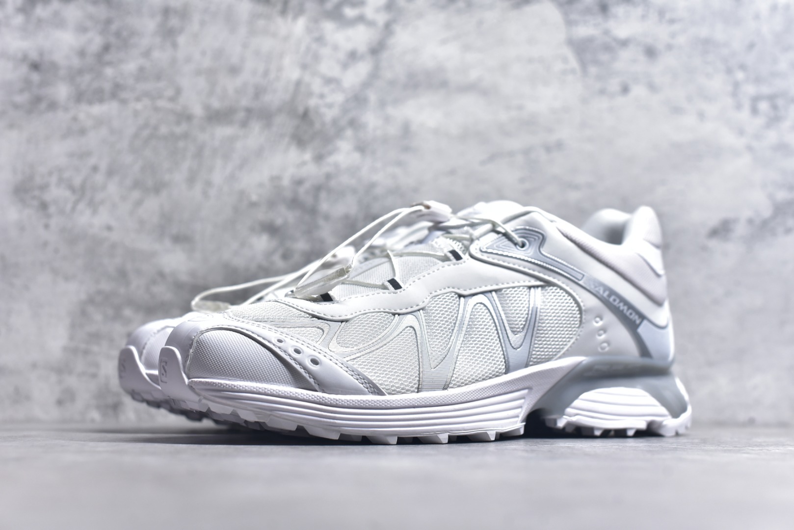 图片[2]-#Salomon 萨洛蒙XT-Whisper 户外 休闲 运动鞋 跑鞋 477619 原版购入开发 做货 Salomon 对 XT-WHISPER 鞋面设计进行了升级，以多种鞋面材质，构造了丰富的鞋面层次，为鞋款增添摩登现代感。鞋款独特的波浪形 Sensifit系统设计勾勒出鞋身的流动感线条，并结合标志性的Quicklace™ 快速系带系统，保障全鞋舒适包裹感。结合 Contagrip® 大底，在保留鞋款功能性的同时多维度诠释城市户外型格 配送专柜精美包装🛍📦 面料 ： 原版定制进口网面+牛皮 内里 ： 原版进口透气网里 鞋底 ： 原版开模防滑橡胶材质 底厚 ：3.5CM 尺码： 36-45-选品中心