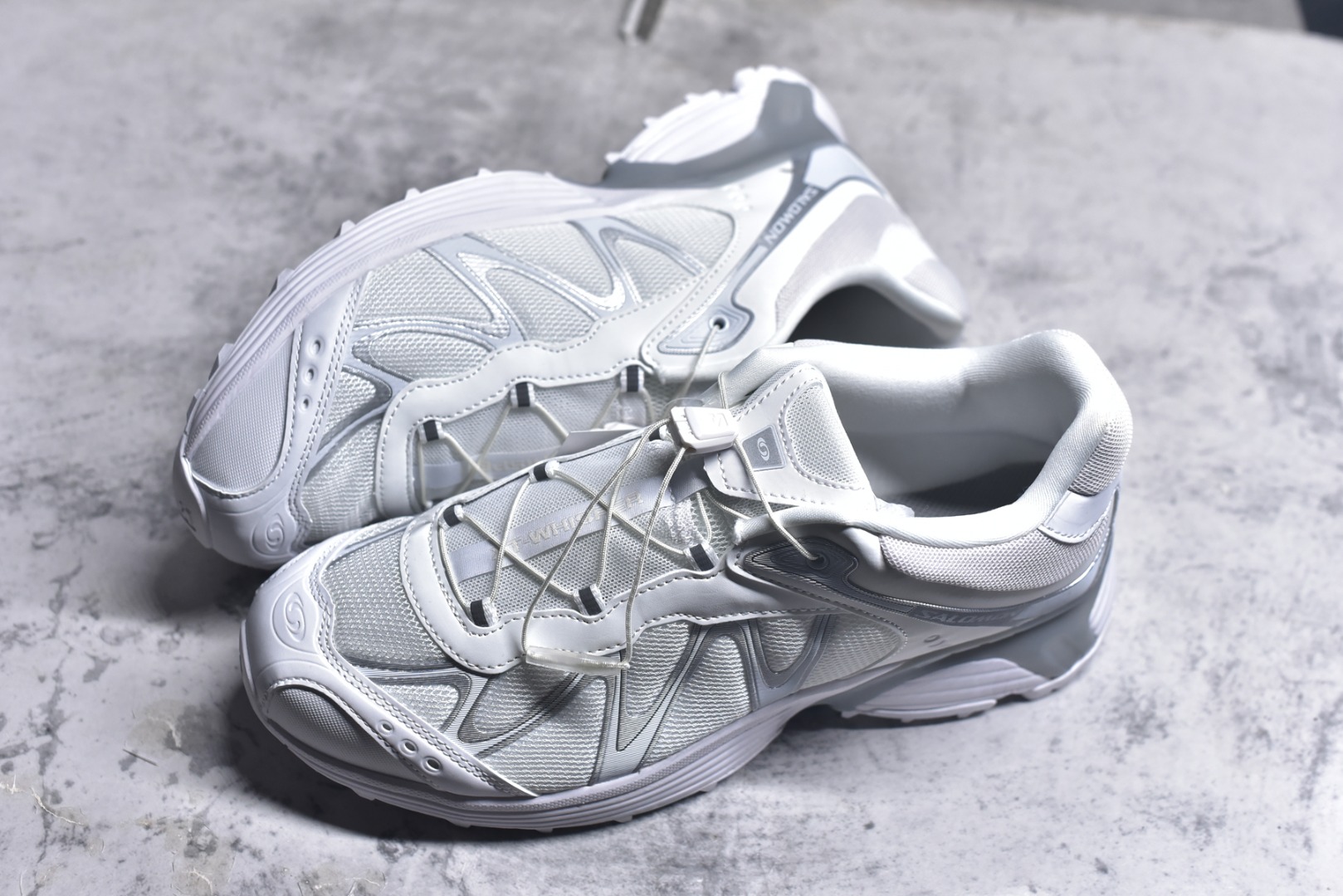 图片[7]-#Salomon 萨洛蒙XT-Whisper 户外 休闲 运动鞋 跑鞋 477619 原版购入开发 做货 Salomon 对 XT-WHISPER 鞋面设计进行了升级，以多种鞋面材质，构造了丰富的鞋面层次，为鞋款增添摩登现代感。鞋款独特的波浪形 Sensifit系统设计勾勒出鞋身的流动感线条，并结合标志性的Quicklace™ 快速系带系统，保障全鞋舒适包裹感。结合 Contagrip® 大底，在保留鞋款功能性的同时多维度诠释城市户外型格 配送专柜精美包装🛍📦 面料 ： 原版定制进口网面+牛皮 内里 ： 原版进口透气网里 鞋底 ： 原版开模防滑橡胶材质 底厚 ：3.5CM 尺码： 36-45-选品中心