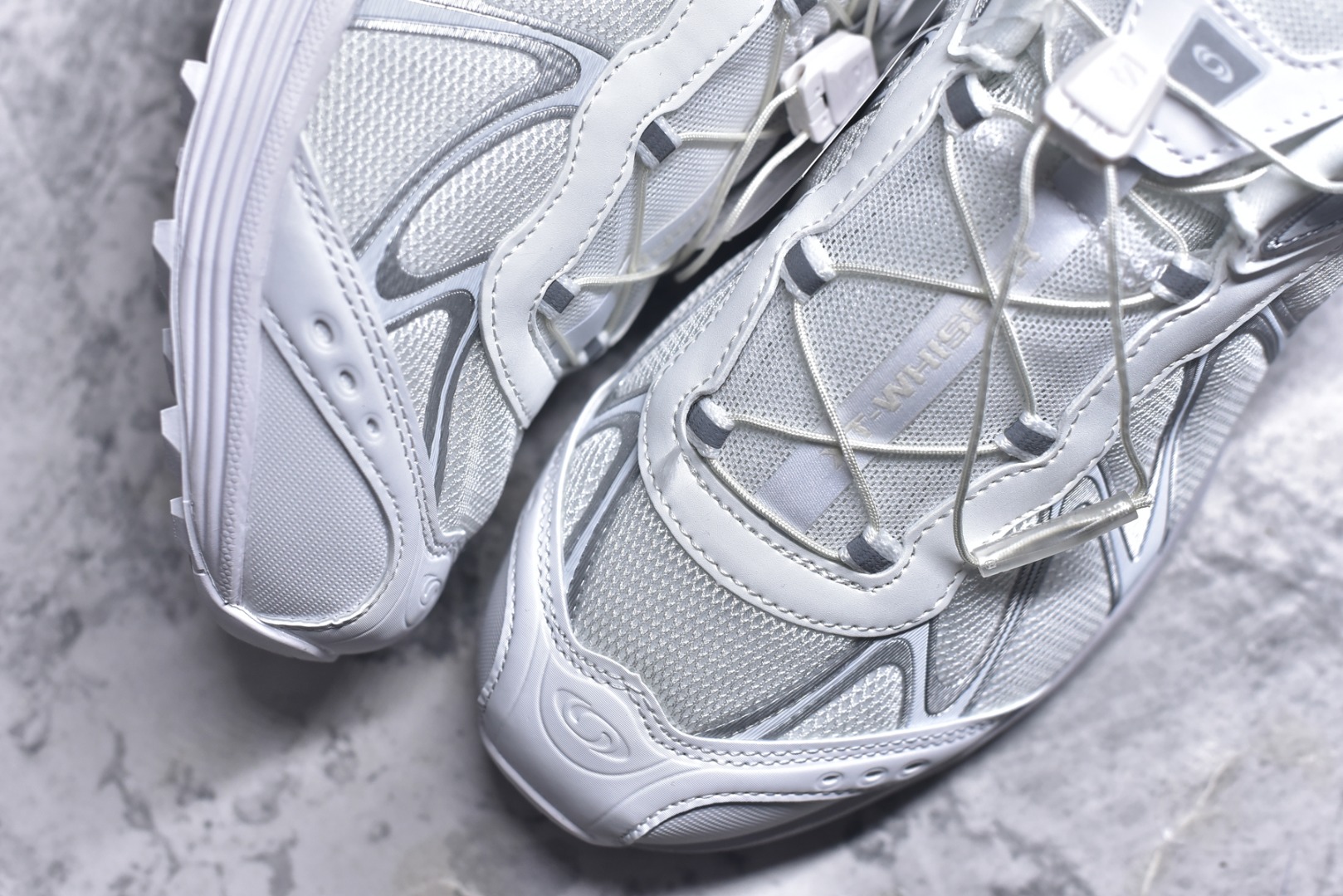 图片[8]-#Salomon 萨洛蒙XT-Whisper 户外 休闲 运动鞋 跑鞋 477619 原版购入开发 做货 Salomon 对 XT-WHISPER 鞋面设计进行了升级，以多种鞋面材质，构造了丰富的鞋面层次，为鞋款增添摩登现代感。鞋款独特的波浪形 Sensifit系统设计勾勒出鞋身的流动感线条，并结合标志性的Quicklace™ 快速系带系统，保障全鞋舒适包裹感。结合 Contagrip® 大底，在保留鞋款功能性的同时多维度诠释城市户外型格 配送专柜精美包装🛍📦 面料 ： 原版定制进口网面+牛皮 内里 ： 原版进口透气网里 鞋底 ： 原版开模防滑橡胶材质 底厚 ：3.5CM 尺码： 36-45-选品中心