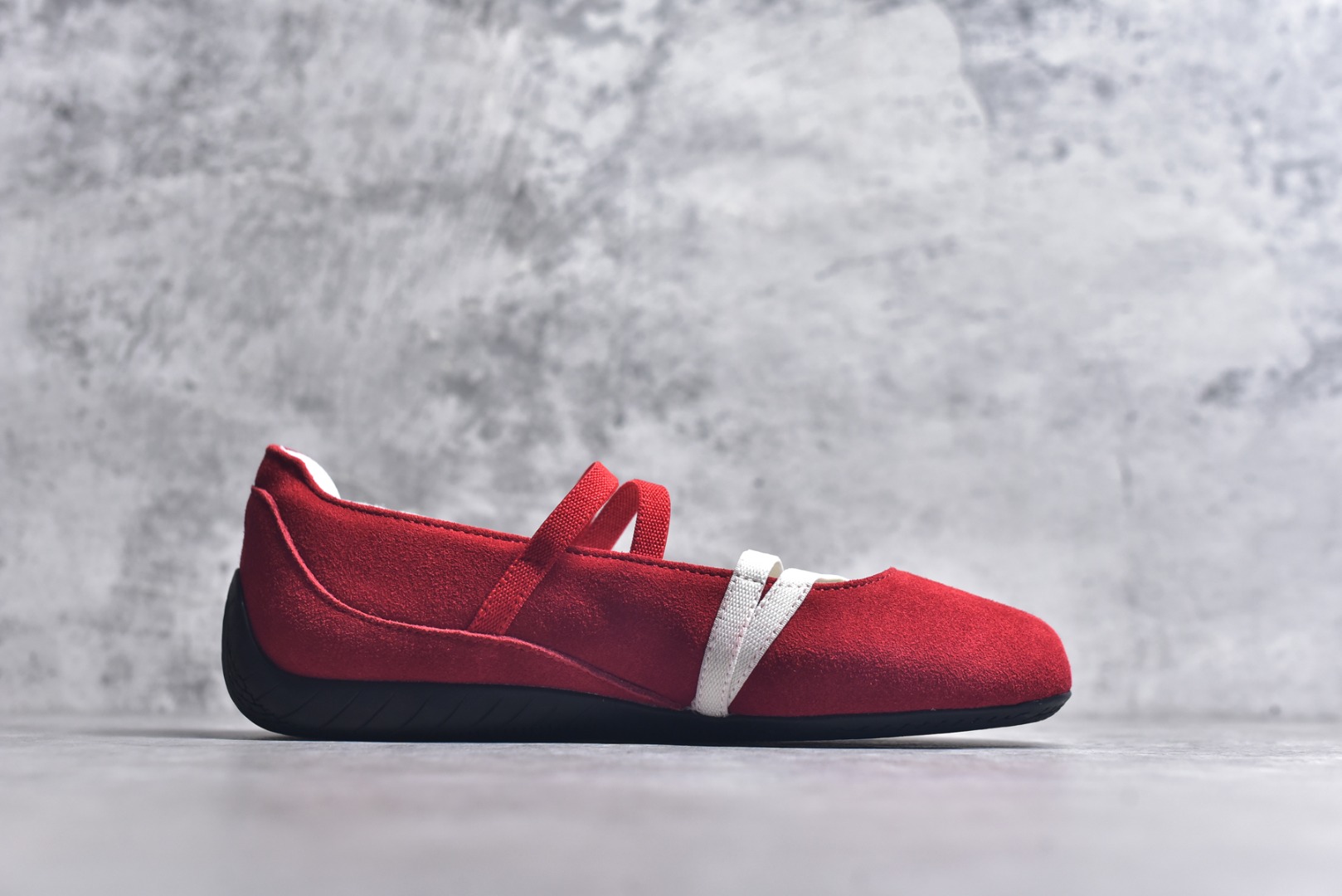 图片[3]-#Puma Speedcat 舒适百搭 低帮 芭蕾鞋 #朴彩英 rose 同款 配色酷感拉满 低帮设计超显脚踝纤细，上脚轻盈又舒适。不管日常出街还是运动都适配，防滑耐磨超抗造。 货号：401287-07 尺码：36-40-选品中心