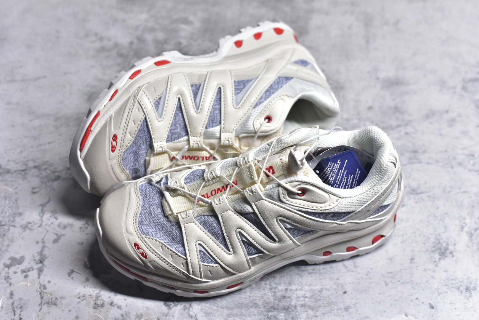 图片[7]-#XT-QUEST PANHUIADV Beige “ 萨洛蒙 探索者系列户外越野跑鞋 478478 28 鞋面采用SENSIFIT贴合技术 全方位贴合包裹脚型 鞋跟部鞋底牵引设计 提供强大的抓地性能 更适应野外崎岖不平的道路 其3D ADVANCED CHASSIS底盘 材料轻量大化 钉齿设计更具稳定性、防护性 鞋底易磨损区运用CONTAGRIP高耐磨材料 应对城市硬质路面长距离跑考验 尺码：36-45-选品中心