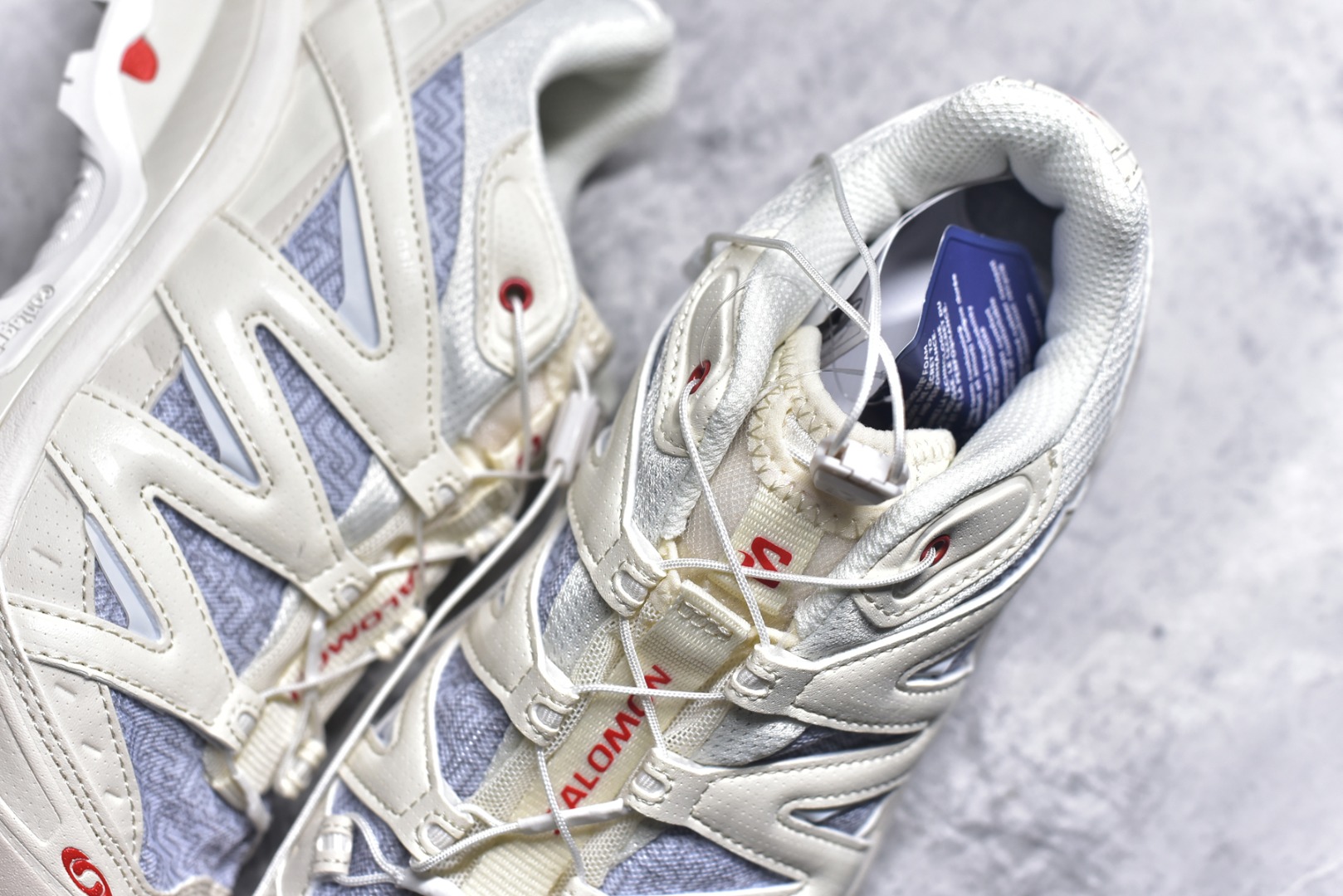 图片[9]-#XT-QUEST PANHUIADV Beige “ 萨洛蒙 探索者系列户外越野跑鞋 478478 28 鞋面采用SENSIFIT贴合技术 全方位贴合包裹脚型 鞋跟部鞋底牵引设计 提供强大的抓地性能 更适应野外崎岖不平的道路 其3D ADVANCED CHASSIS底盘 材料轻量大化 钉齿设计更具稳定性、防护性 鞋底易磨损区运用CONTAGRIP高耐磨材料 应对城市硬质路面长距离跑考验 尺码：36-45-选品中心