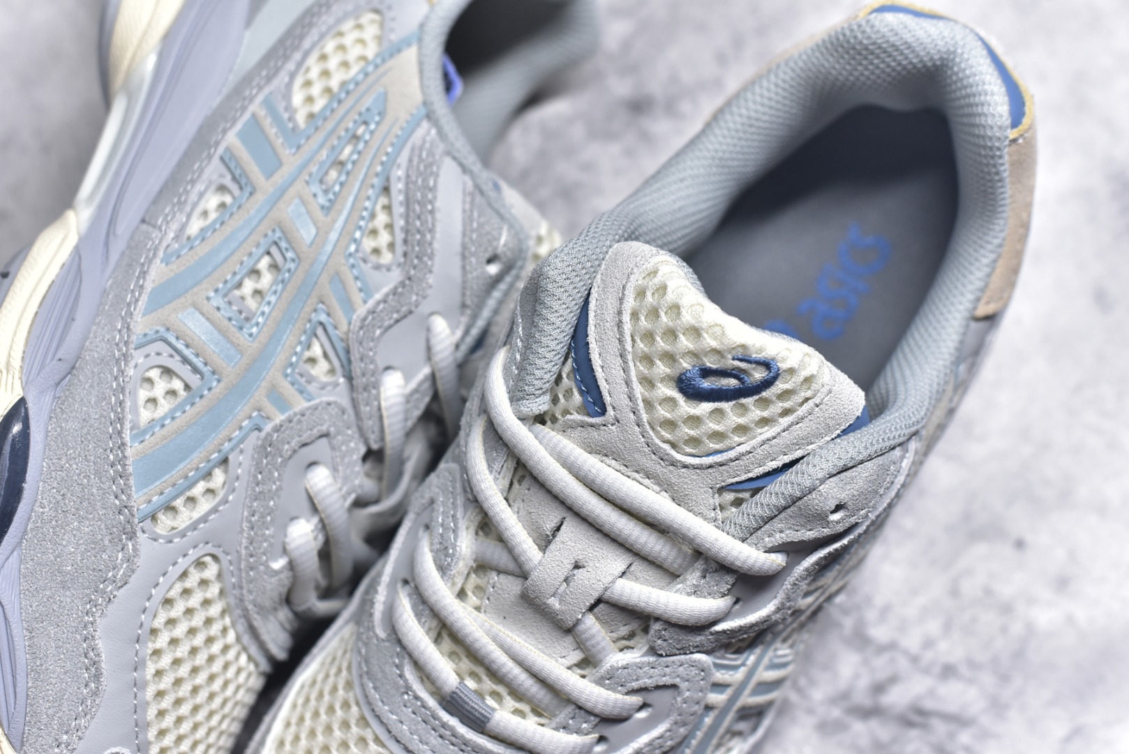 图片[9]-#Asics GEL-NYC 亚瑟士防滑耐磨透气低帮运动休闲鞋 GEL-NYC™ 运动鞋的灵感源自传统和现代高性能跑步风格 其鞋面结构参考了 2000 年代初的 GEL-NIMBUS™ 3 鞋 并将其与 MC-PLUS V 设计中的各种装饰融为一体 该工装通过使用 GEL-CUMULUS® 16 鞋的工装系统来对比鞋面的复古风格 通过轻质泡沫和 GEL® 技术嵌入物的结合 这种中底结构有助于创造先进的脚底舒适度 尺码：36 37 37.5 38 39 40.5 41.5 42 42.5 43.5 44 45-选品中心