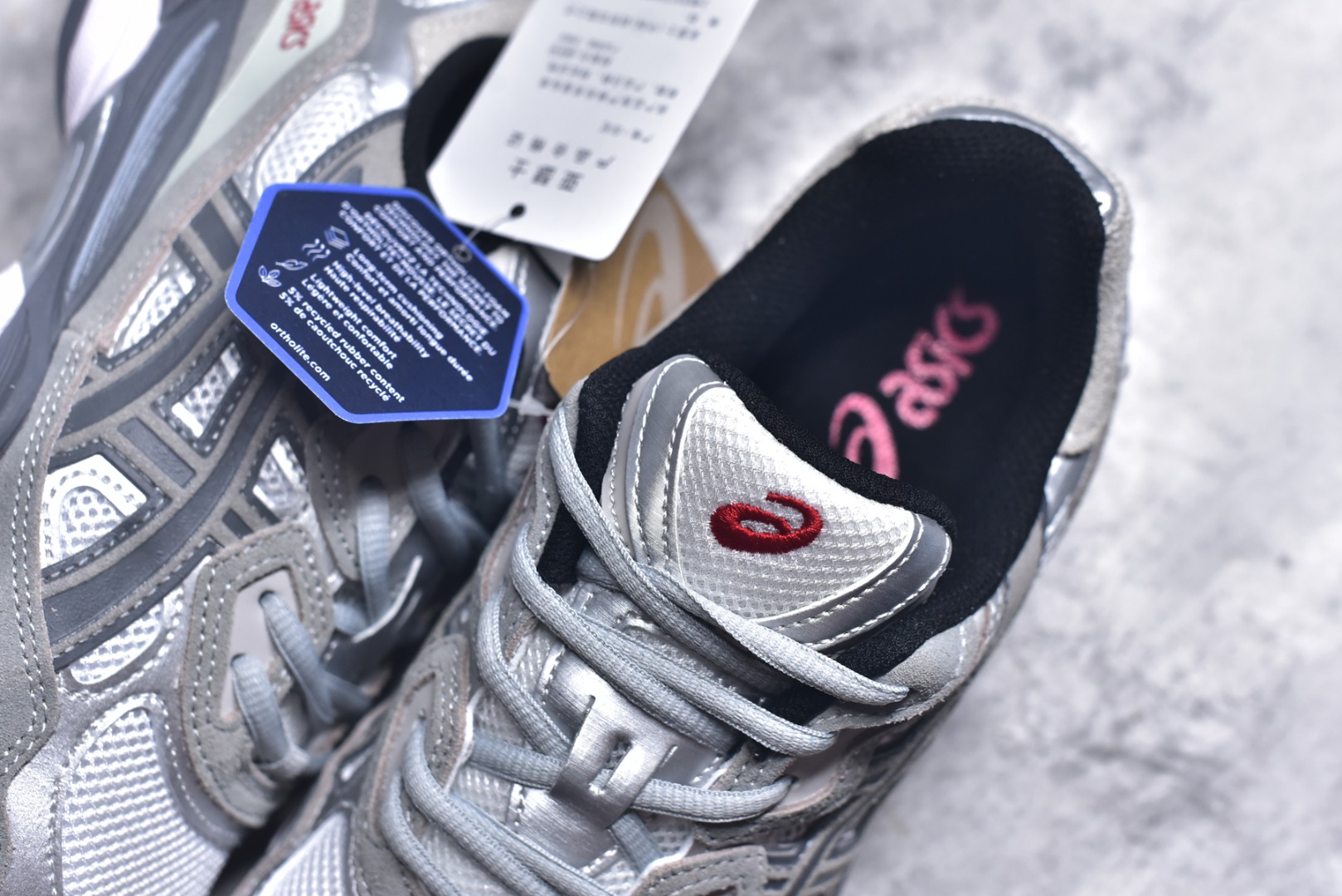 图片[9]-#Asics GEL-NYC 亚瑟士防滑耐磨透气低帮运动休闲鞋 GEL-NYC™ 运动鞋的灵感源自传统和现代高性能跑步风格 其鞋面结构参考了 2000 年代初的 GEL-NIMBUS™ 3 鞋 并将其与 MC-PLUS V 设计中的各种装饰融为一体 该工装通过使用 GEL-CUMULUS® 16 鞋的工装系统来对比鞋面的复古风格 通过轻质泡沫和 GEL® 技术嵌入物的结合 这种中底结构有助于创造先进的脚底舒适度 尺码：36 37 37.5 38 39 40.5 41.5 42 42.5 43.5 44 45-选品中心