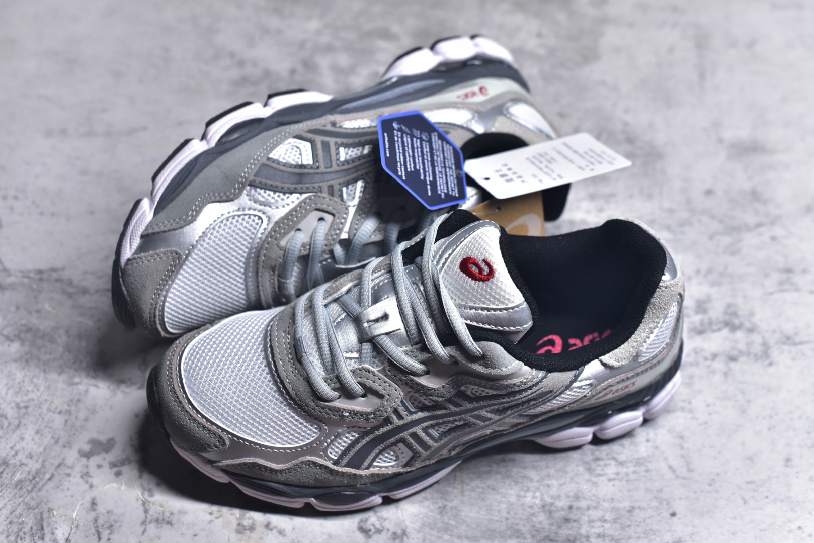 图片[7]-#Asics GEL-NYC 亚瑟士防滑耐磨透气低帮运动休闲鞋 GEL-NYC™ 运动鞋的灵感源自传统和现代高性能跑步风格 其鞋面结构参考了 2000 年代初的 GEL-NIMBUS™ 3 鞋 并将其与 MC-PLUS V 设计中的各种装饰融为一体 该工装通过使用 GEL-CUMULUS® 16 鞋的工装系统来对比鞋面的复古风格 通过轻质泡沫和 GEL® 技术嵌入物的结合 这种中底结构有助于创造先进的脚底舒适度 尺码：36 37 37.5 38 39 40.5 41.5 42 42.5 43.5 44 45-选品中心