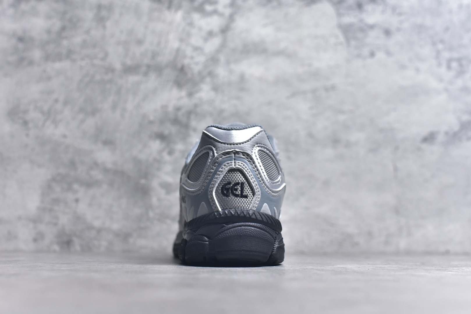 图片[5]-#Asics GEL-NYC 亚瑟士防滑耐磨透气低帮运动休闲鞋 GEL-NYC™ 运动鞋的灵感源自传统和现代高性能跑步风格 其鞋面结构参考了 2000 年代初的 GEL-NIMBUS™ 3 鞋 并将其与 MC-PLUS V 设计中的各种装饰融为一体 该工装通过使用 GEL-CUMULUS® 16 鞋的工装系统来对比鞋面的复古风格 通过轻质泡沫和 GEL® 技术嵌入物的结合 这种中底结构有助于创造先进的脚底舒适度 尺码：36 37 37.5 38 39 40.5 41.5 42 42.5 43.5 44 45-选品中心