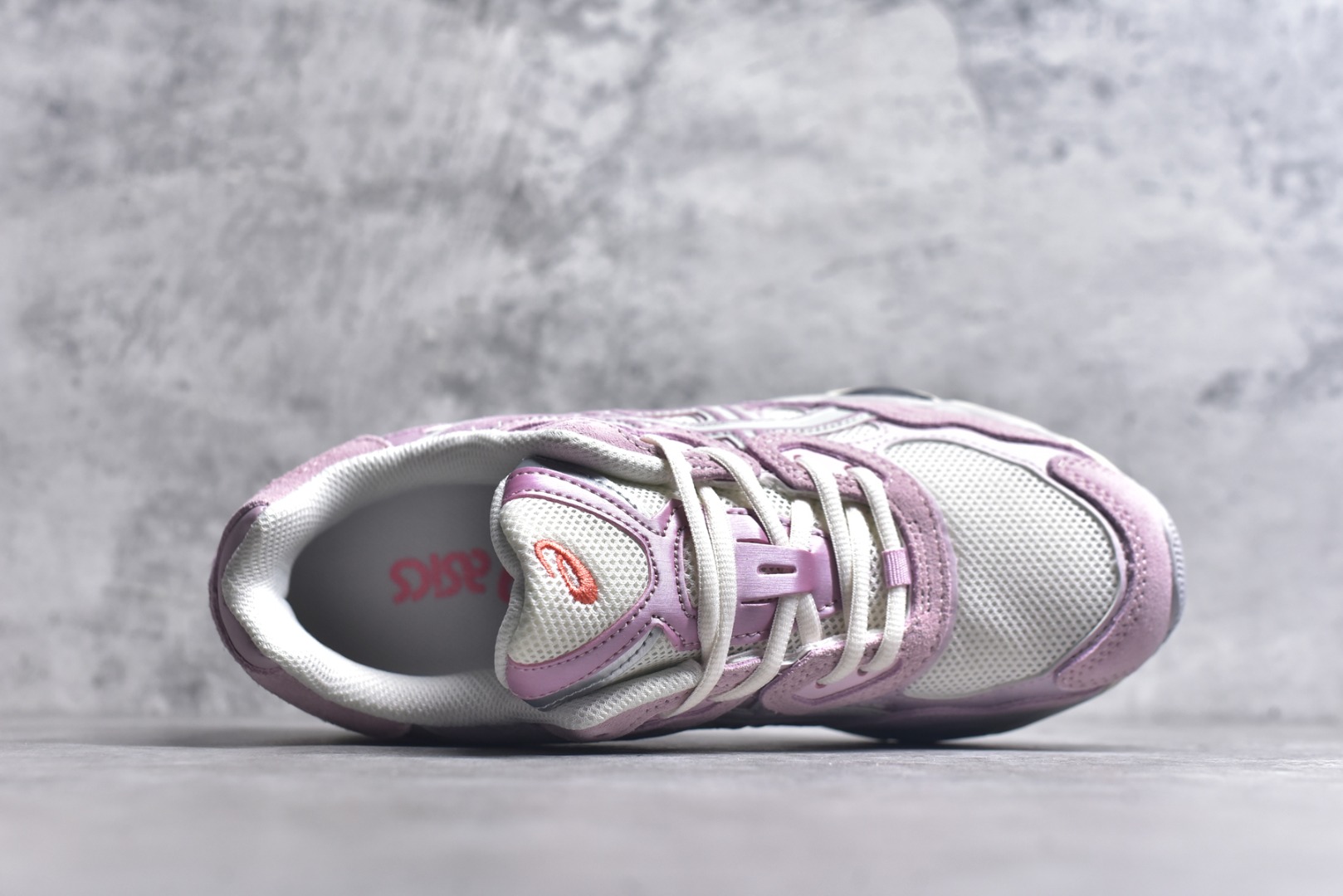 图片[4]-#Asics GEL-NYC 亚瑟士防滑耐磨透气低帮运动休闲鞋 GEL-NYC™ 运动鞋的灵感源自传统和现代高性能跑步风格 其鞋面结构参考了 2000 年代初的 GEL-NIMBUS™ 3 鞋 并将其与 MC-PLUS V 设计中的各种装饰融为一体 该工装通过使用 GEL-CUMULUS® 16 鞋的工装系统来对比鞋面的复古风格 通过轻质泡沫和 GEL® 技术嵌入物的结合 这种中底结构有助于创造先进的脚底舒适度 尺码：36 37 37.5 38 39 40.5 41.5 42 42.5 43.5 44 45-选品中心
