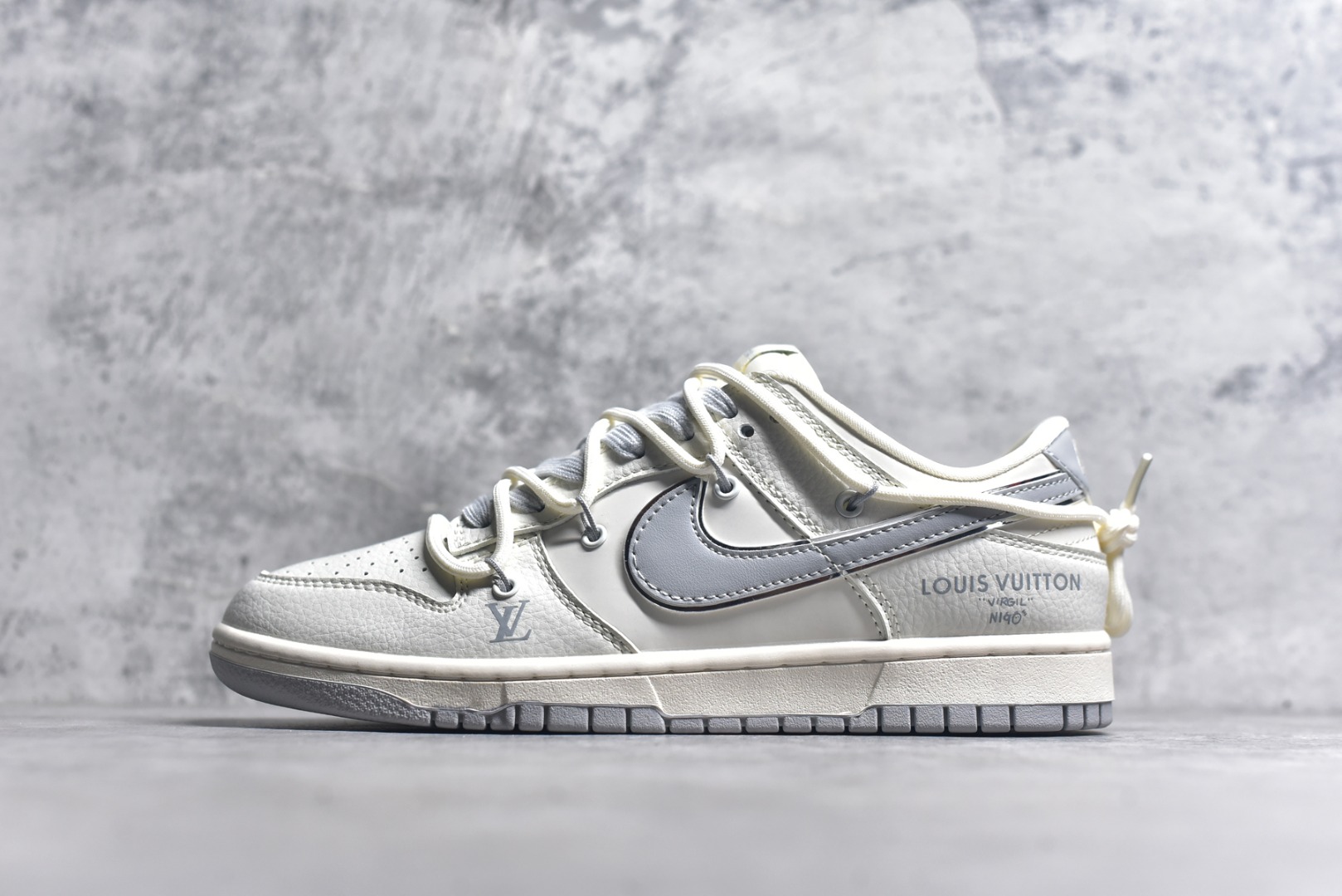 #Nike SB Dunk Low LV联名 绑带灰勾 周年高端定制 低帮休闲板鞋 DM6868-092 #定制鞋盒 大厂纯原品质出货 超高清洁度 皮料切割干净无任何毛边 细节完美 尺码：36 36.5 37.5 38 36.5 39 40 40.5 41 42 42.5 43 44 44.5 45 9.E5-选品中心