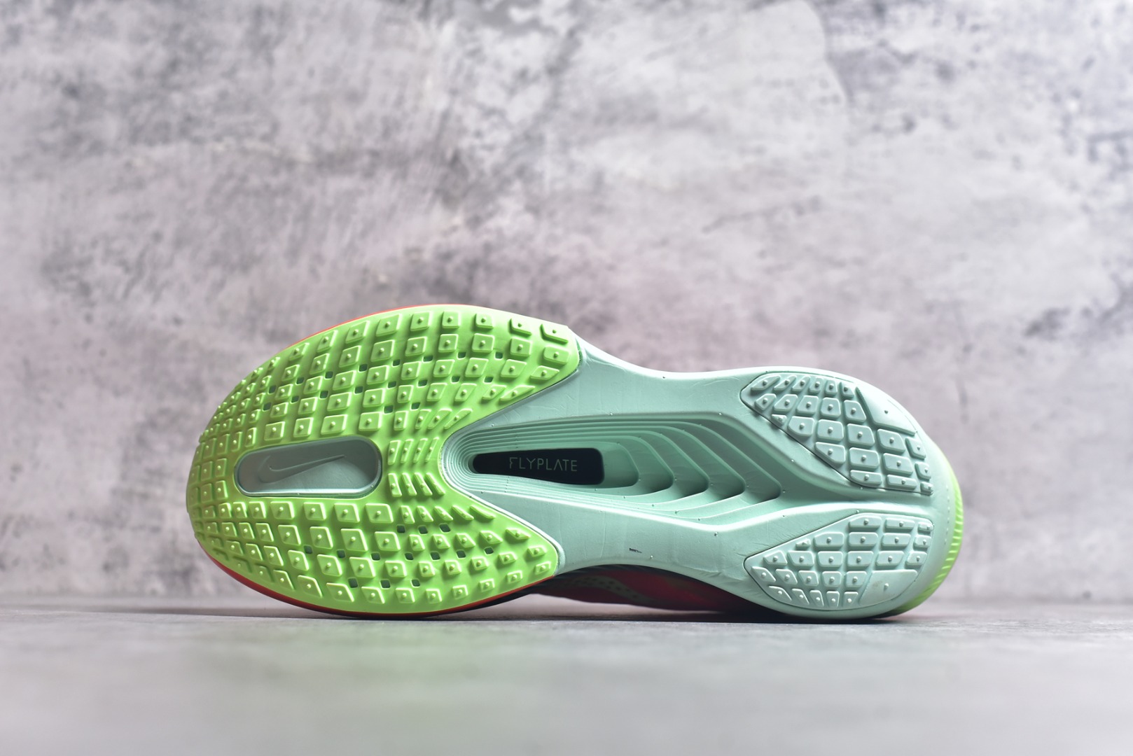 图片[6]-#NK ZoomX Invincible Run Flyknit 6 轻量跑鞋 飞织低帮休闲运动慢跑鞋 FN8454-601 此鞋专为短跑运动员而生 是为 5 至 10 公里距离的赛事和训练打造 整体设计采用流线型的轻质工程网眼材质构成鞋面 并与其他 Running 旗舰鞋款同样搭载全脚掌 ZoomX 缓冲中底 搭配 Pebax 物料与橡胶外底 ZoomX StreakFly 首发配色以Prototype呈现 其灵感是来自开发期间的磨损测试 透过编号的标记与内侧的预期跑步距离突出研发过程 尺码：36 36.5 37.5 38 38.5 39 40 40.5 41 42 42.5 43 44 45-选品中心