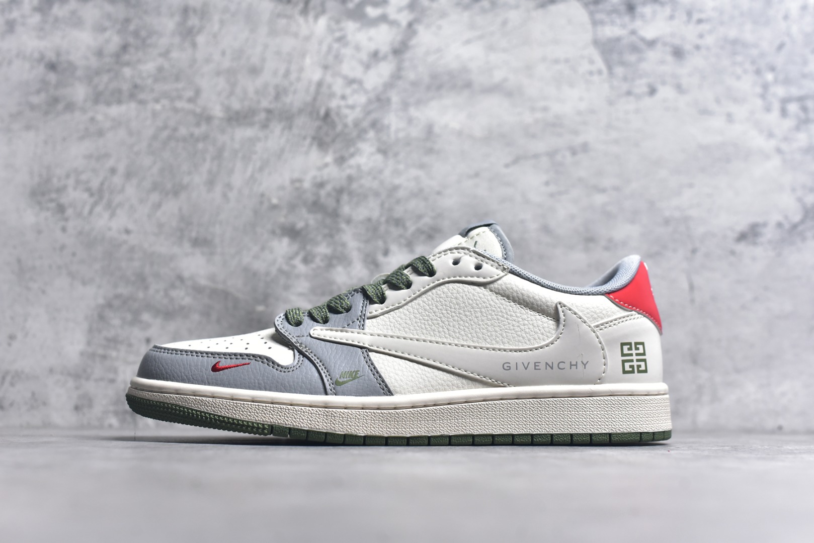 #Travis Scott x Fragment Design x Air Jordan 1 Low OG SP AJ1 乔1 纪梵希联名 绿灰底 低帮文化休闲板鞋 XS7089-600 #多方联名合作融合了Travis Scott 独特的音乐风格，藤原浩个性的设计风格以及Jordan品牌的经典元素 使其成为一双具有独特身份和价值的鞋子 清新而立体的外观加上联名标识更突出了其独特身份 这种配色方案显示出活力和时尚感 在视觉上引人注目 鞋身的质感和细腻的细节处理使其显得高端而格调十足 这款“倒钩”联名是设计与创意完美结合 融合多方的个性风格是一款备受瞩目的潮流鞋款 尺码：36 36.5 37.5 38 38.5 39 40 40.5 41 42 42.5 43 44 44.5 45 9.E5-选品中心