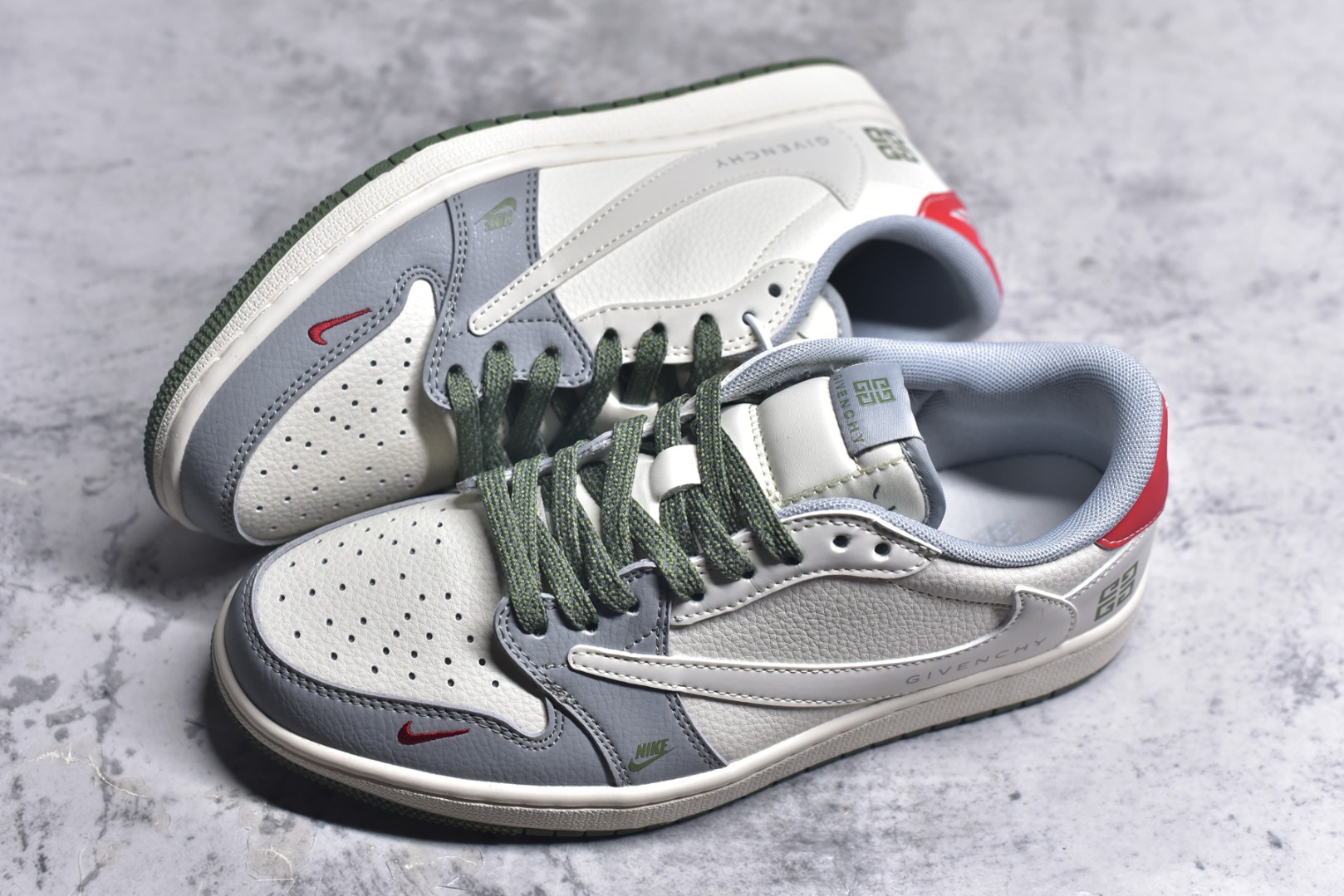 图片[7]-#Travis Scott x Fragment Design x Air Jordan 1 Low OG SP AJ1 乔1 纪梵希联名 绿灰底 低帮文化休闲板鞋 XS7089-600 #多方联名合作融合了Travis Scott 独特的音乐风格，藤原浩个性的设计风格以及Jordan品牌的经典元素 使其成为一双具有独特身份和价值的鞋子 清新而立体的外观加上联名标识更突出了其独特身份 这种配色方案显示出活力和时尚感 在视觉上引人注目 鞋身的质感和细腻的细节处理使其显得高端而格调十足 这款“倒钩”联名是设计与创意完美结合 融合多方的个性风格是一款备受瞩目的潮流鞋款 尺码：36 36.5 37.5 38 38.5 39 40 40.5 41 42 42.5 43 44 44.5 45 9.E5-选品中心