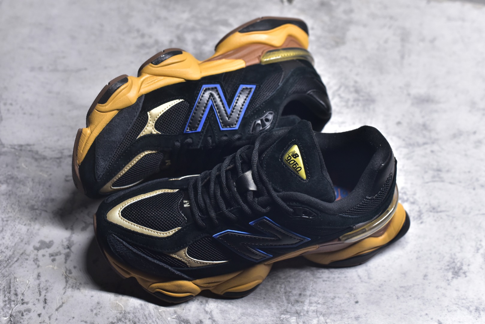 图片[7]-#新百伦New Balance NB9060 深蓝黄U9060RE 全套原楦原纸板原厂数据开发 进口三明治网面 原装进口翻毛皮料正确绒感卡色 正确中底拉帮中底网布细节 原厂标裁 带紫光防伪 定制后跟透明水晶模块 冲裁组合 大底贴合程度胶水上色把控完美 整洁度挑战全网艺术家 多道序QC把关品质完善 匠心打造 耗时两个月开发完成 工艺极其复杂难度可想而知 新开独立私模大底 全网唯一正确六层组合大底 高端零售专供产物 尺码：36 37 37.5 38 38.5 39 40 40.5 41 42 42.5 43 44 45 45.5 46.5-选品中心