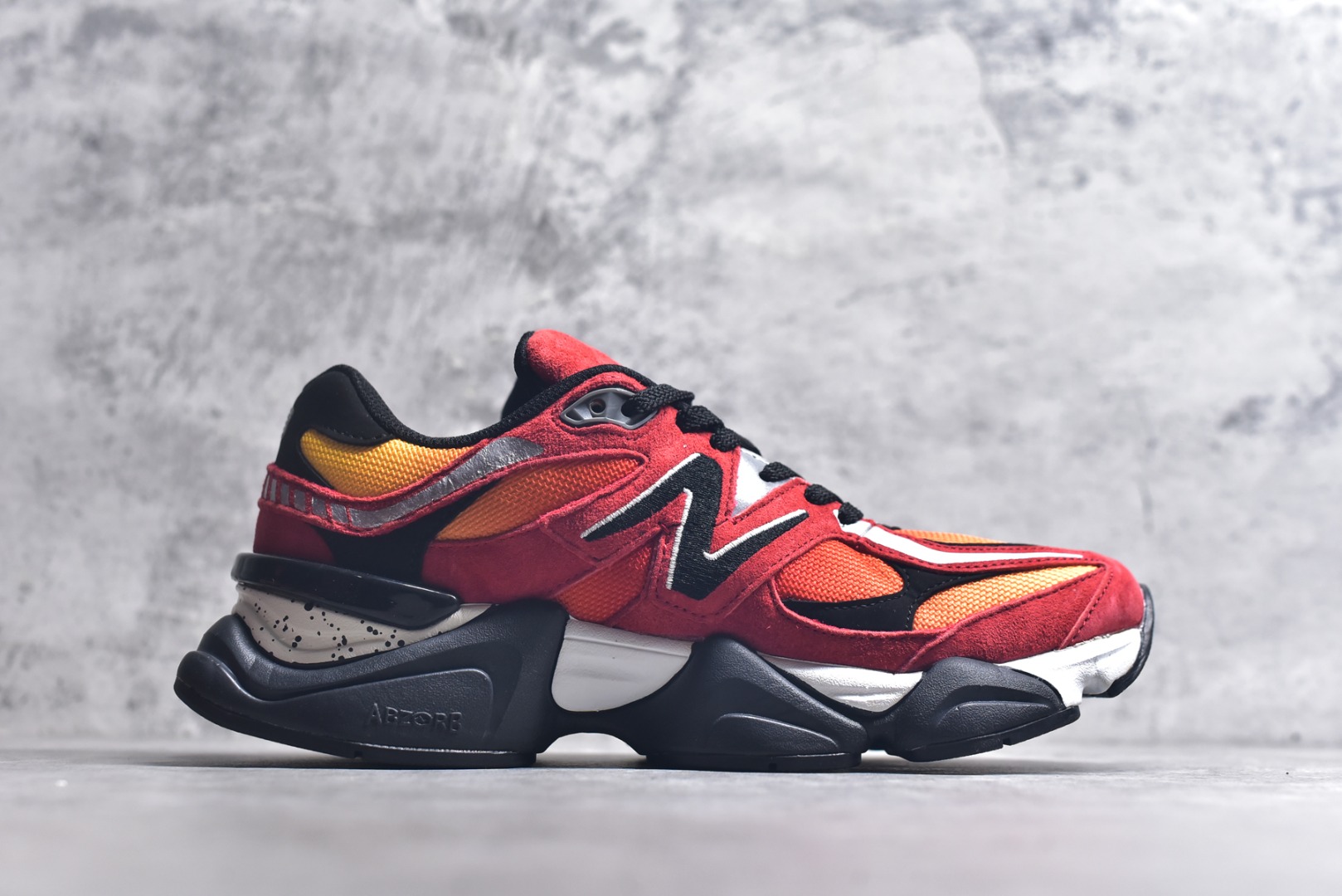图片[3]-#新百伦 Joe Freshgoods x New Balance NB9060 橙红色 全套原楦原纸板原厂数据开发 进口三明治网面 原装进口翻毛皮料正确绒感卡色 正确中底拉帮中底网布细节 原厂标裁 带紫光防伪 定制后跟透明水晶模块 冲裁组合 大底贴合程度胶水上色把控完美 整洁度挑战全网艺术家 多道序QC把关品质完善 匠心打造 耗时两个月开发完成 工艺极其复杂难度可想而知 新开独立私模大底 全网唯一正确六层组合大底 高端零售专供产物 货号：U9060DMG 尺码：36 37 37.5 38 38.5 39 40 40.5 41 42 42.5 43 44 45 45.5 46.5-选品中心