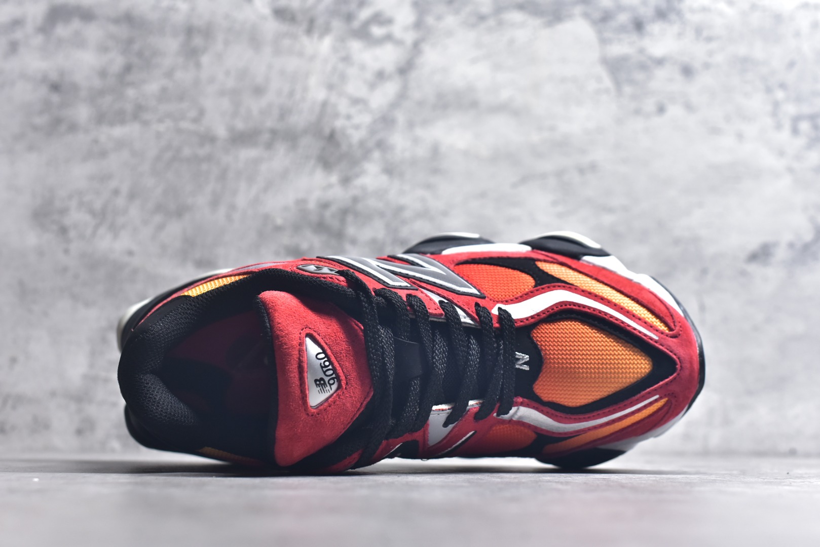 图片[4]-#新百伦 Joe Freshgoods x New Balance NB9060 橙红色 全套原楦原纸板原厂数据开发 进口三明治网面 原装进口翻毛皮料正确绒感卡色 正确中底拉帮中底网布细节 原厂标裁 带紫光防伪 定制后跟透明水晶模块 冲裁组合 大底贴合程度胶水上色把控完美 整洁度挑战全网艺术家 多道序QC把关品质完善 匠心打造 耗时两个月开发完成 工艺极其复杂难度可想而知 新开独立私模大底 全网唯一正确六层组合大底 高端零售专供产物 货号：U9060DMG 尺码：36 37 37.5 38 38.5 39 40 40.5 41 42 42.5 43 44 45 45.5 46.5-选品中心