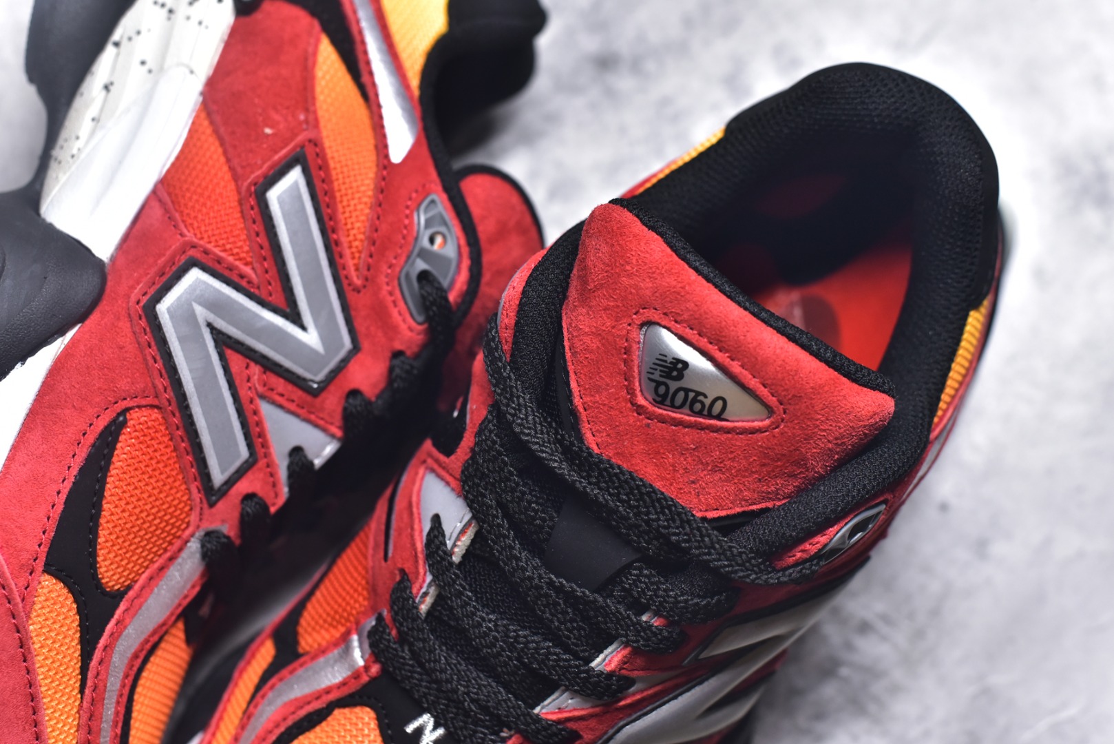 图片[9]-#新百伦 Joe Freshgoods x New Balance NB9060 橙红色 全套原楦原纸板原厂数据开发 进口三明治网面 原装进口翻毛皮料正确绒感卡色 正确中底拉帮中底网布细节 原厂标裁 带紫光防伪 定制后跟透明水晶模块 冲裁组合 大底贴合程度胶水上色把控完美 整洁度挑战全网艺术家 多道序QC把关品质完善 匠心打造 耗时两个月开发完成 工艺极其复杂难度可想而知 新开独立私模大底 全网唯一正确六层组合大底 高端零售专供产物 货号：U9060DMG 尺码：36 37 37.5 38 38.5 39 40 40.5 41 42 42.5 43 44 45 45.5 46.5-选品中心