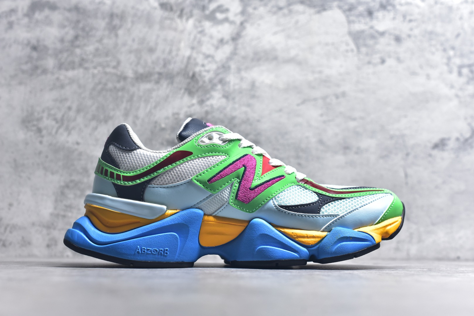 图片[3]-#新百伦New Balance NB9060 蓝绿黄U9060NBN 全套原楦原纸板原厂数据开发 进口三明治网面 原装进口翻毛皮料正确绒感卡色 正确中底拉帮中底网布细节 原厂标裁 带紫光防伪 定制后跟透明水晶模块 冲裁组合 大底贴合程度胶水上色把控完美 整洁度挑战全网艺术家 多道序QC把关品质完善 匠心打造 耗时两个月开发完成 工艺极其复杂难度可想而知 新开独立私模大底 全网唯一正确六层组合大底 高端零售专供产物 尺码：36 37 37.5 38 38.5 39 40 40.5 41 42 42.5 43 44 45 45.5 46.5-选品中心