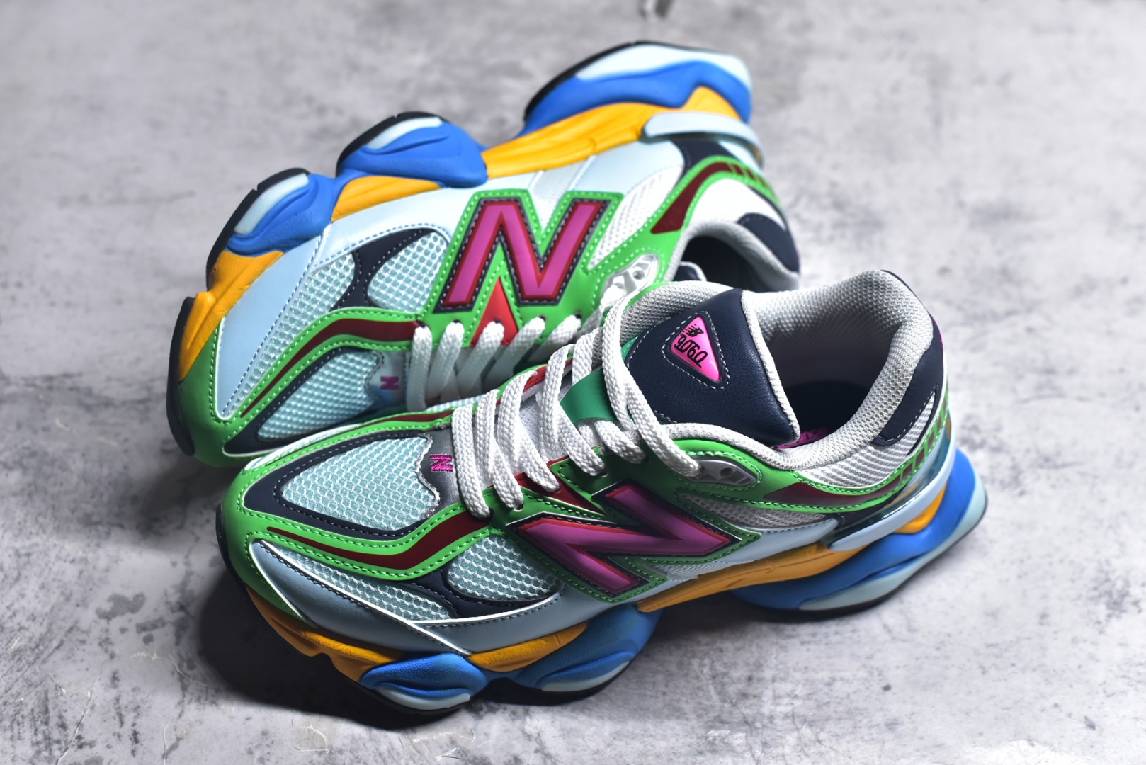 图片[7]-#新百伦New Balance NB9060 蓝绿黄U9060NBN 全套原楦原纸板原厂数据开发 进口三明治网面 原装进口翻毛皮料正确绒感卡色 正确中底拉帮中底网布细节 原厂标裁 带紫光防伪 定制后跟透明水晶模块 冲裁组合 大底贴合程度胶水上色把控完美 整洁度挑战全网艺术家 多道序QC把关品质完善 匠心打造 耗时两个月开发完成 工艺极其复杂难度可想而知 新开独立私模大底 全网唯一正确六层组合大底 高端零售专供产物 尺码：36 37 37.5 38 38.5 39 40 40.5 41 42 42.5 43 44 45 45.5 46.5-选品中心