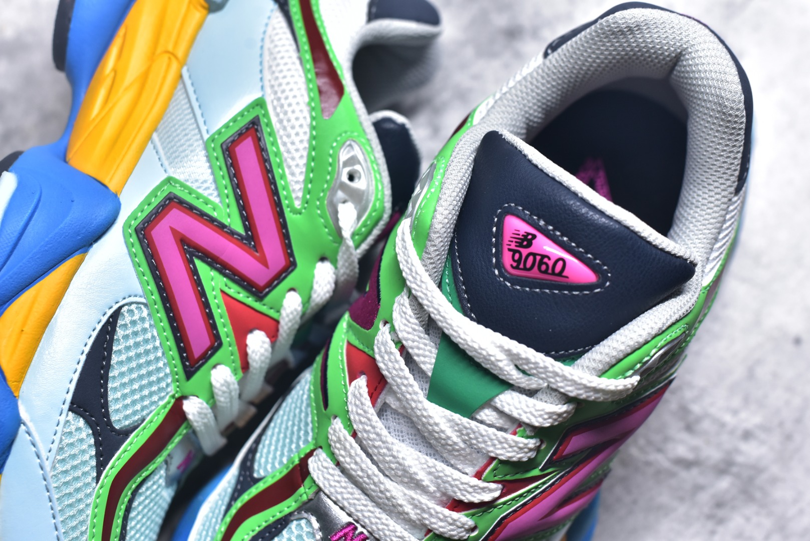 图片[9]-#新百伦New Balance NB9060 蓝绿黄U9060NBN 全套原楦原纸板原厂数据开发 进口三明治网面 原装进口翻毛皮料正确绒感卡色 正确中底拉帮中底网布细节 原厂标裁 带紫光防伪 定制后跟透明水晶模块 冲裁组合 大底贴合程度胶水上色把控完美 整洁度挑战全网艺术家 多道序QC把关品质完善 匠心打造 耗时两个月开发完成 工艺极其复杂难度可想而知 新开独立私模大底 全网唯一正确六层组合大底 高端零售专供产物 尺码：36 37 37.5 38 38.5 39 40 40.5 41 42 42.5 43 44 45 45.5 46.5-选品中心