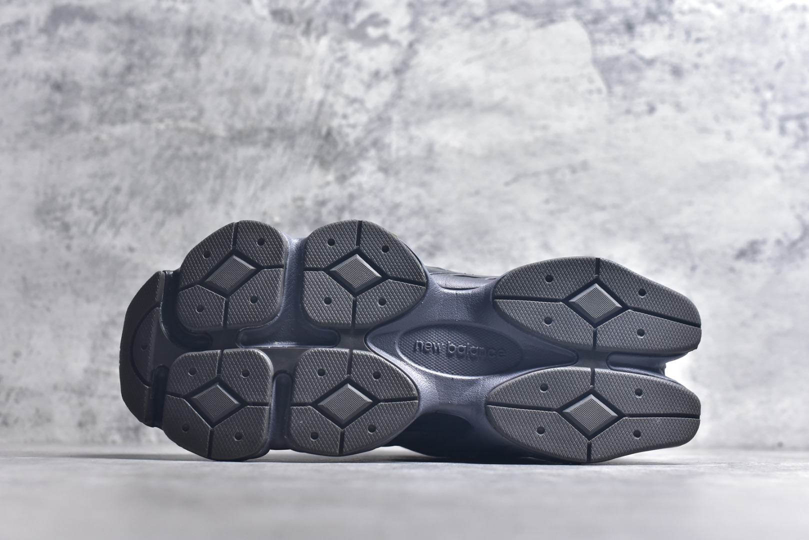 图片[6]-#新百伦 Joe Freshgoods x New Balance NB9060 墨绿棕 全套原楦原纸板原厂数据开发 进口三明治网面 原装进口翻毛皮料正确绒感卡色 正确中底拉帮中底网布细节 原厂标裁 带紫光防伪 定制后跟透明水晶模块 冲裁组合 大底贴合程度胶水上色把控完美 整洁度挑战全网艺术家 多道序QC把关品质完善 匠心打造 耗时两个月开发完成 工艺极其复杂难度可想而知 新开独立私模大底 全网唯一正确六层组合大底 高端零售专供产物 货号：U9060PH 尺码：36 37 37.5 38 38.5 39 40 40.5 41 42 42.5 43 44 45 45.5 46.5-选品中心