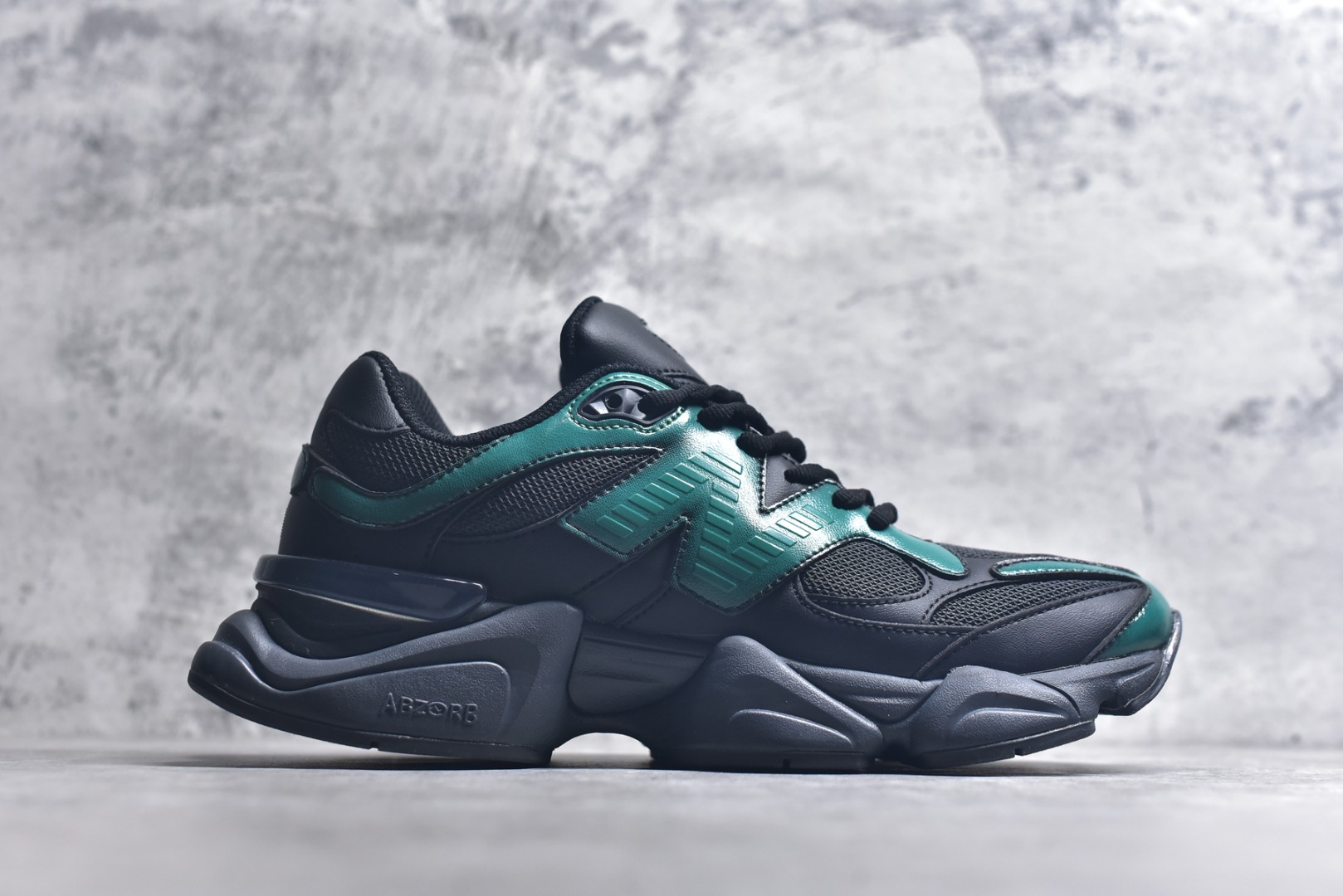 图片[3]-#新百伦New Balance NB9060 黑墨绿 U9060ML 全套原楦原纸板原厂数据开发 进口三明治网面 原装进口翻毛皮料正确绒感卡色 正确中底拉帮中底网布细节 原厂标裁 带紫光防伪 定制后跟透明水晶模块 冲裁组合 大底贴合程度胶水上色把控完美 整洁度挑战全网艺术家 多道序QC把关品质完善 匠心打造 耗时两个月开发完成 工艺极其复杂难度可想而知 新开独立私模大底 全网唯一正确六层组合大底 高端零售专供产物 尺码：36 37 37.5 38 38.5 39 40 40.5 41 42 42.5 43 44 45 45.5 46.5-选品中心