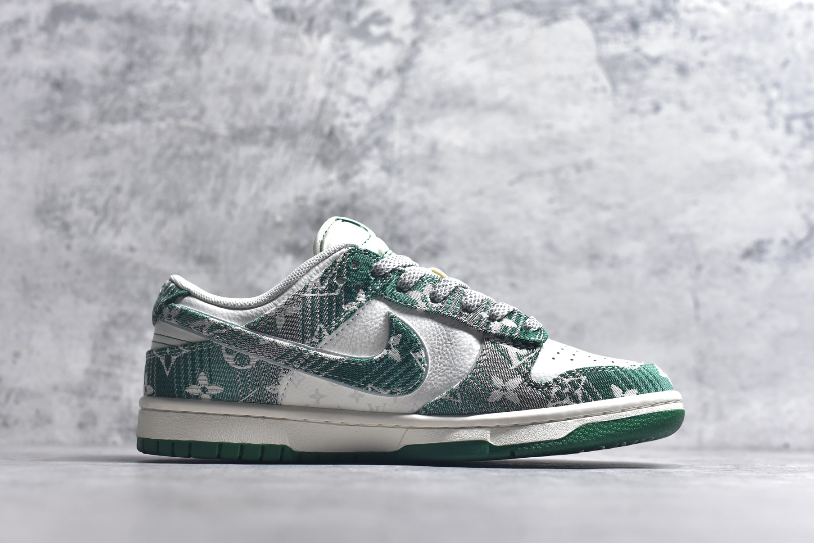 图片[3]-#Nike SB Dunk Low LV联名 灰绿牛仔 周年高端定制 低帮休闲板鞋 SC9772-811 #定制鞋盒 大厂纯原品质出货 超高清洁度 皮料切割干净无任何毛边 细节完美 尺码：36 36.5 37.5 38 38.5 39 40 40.5 41 42 42.5 43 44 44.5 45 9.E5-选品中心
