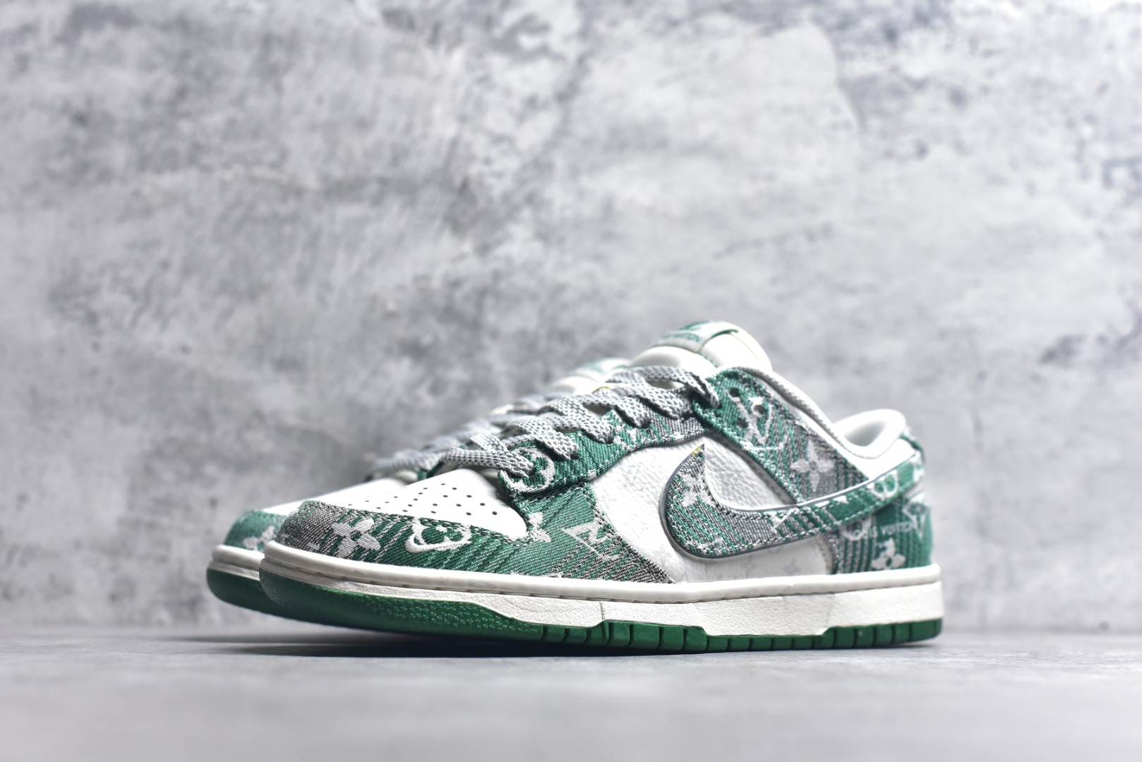 图片[2]-#Nike SB Dunk Low LV联名 灰绿牛仔 周年高端定制 低帮休闲板鞋 SC9772-811 #定制鞋盒 大厂纯原品质出货 超高清洁度 皮料切割干净无任何毛边 细节完美 尺码：36 36.5 37.5 38 38.5 39 40 40.5 41 42 42.5 43 44 44.5 45 9.E5-选品中心