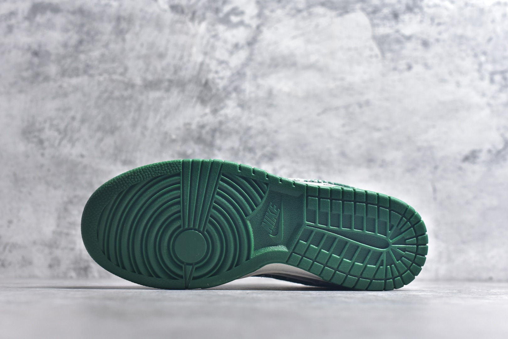 图片[6]-#Nike SB Dunk Low LV联名 灰绿牛仔 周年高端定制 低帮休闲板鞋 SC9772-811 #定制鞋盒 大厂纯原品质出货 超高清洁度 皮料切割干净无任何毛边 细节完美 尺码：36 36.5 37.5 38 38.5 39 40 40.5 41 42 42.5 43 44 44.5 45 9.E5-选品中心
